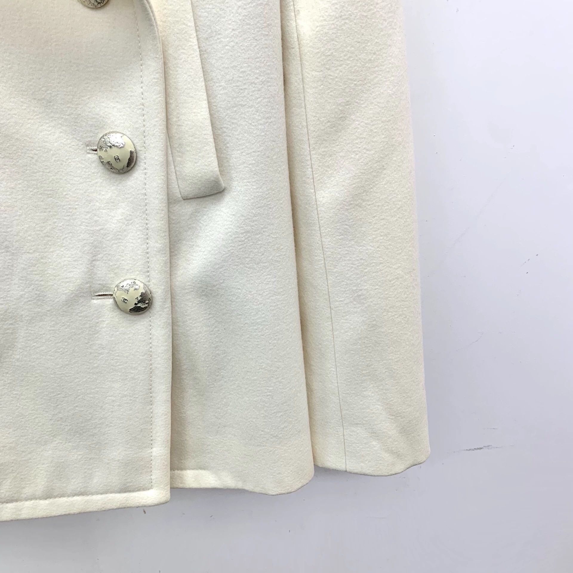 Chanel Chanel Off-white Wool Double-breasted Long-Sleeve Coat Size XS / US 0-2 / IT 36-38 - 3 Thumbnail