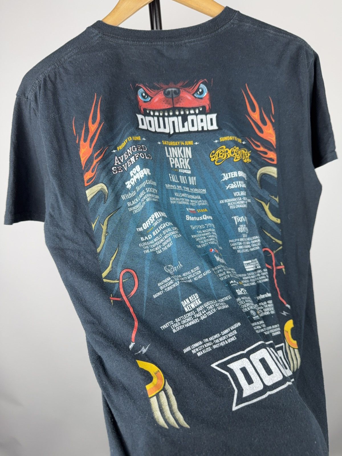 Band Tees 00s Download Festival Dog Skull Lineup Graphic T-Shirt Size US M / EU 48-50 / 2 - 14 Thumbnail