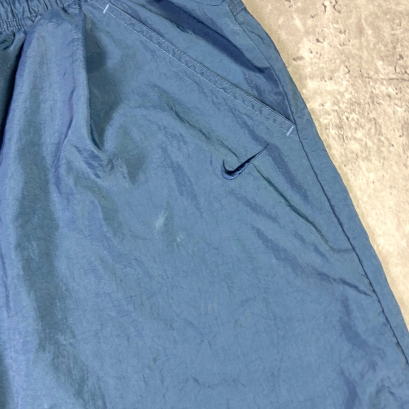 Nike VINTAGE Nike Windbreaker Track Pants Navy Blue L Unisex Adults Nike Swingman Taffeta Water Resistant Windproof Elastic Drawstring Inseam 29 in stb Size US 33 - 8 Thumbnail
