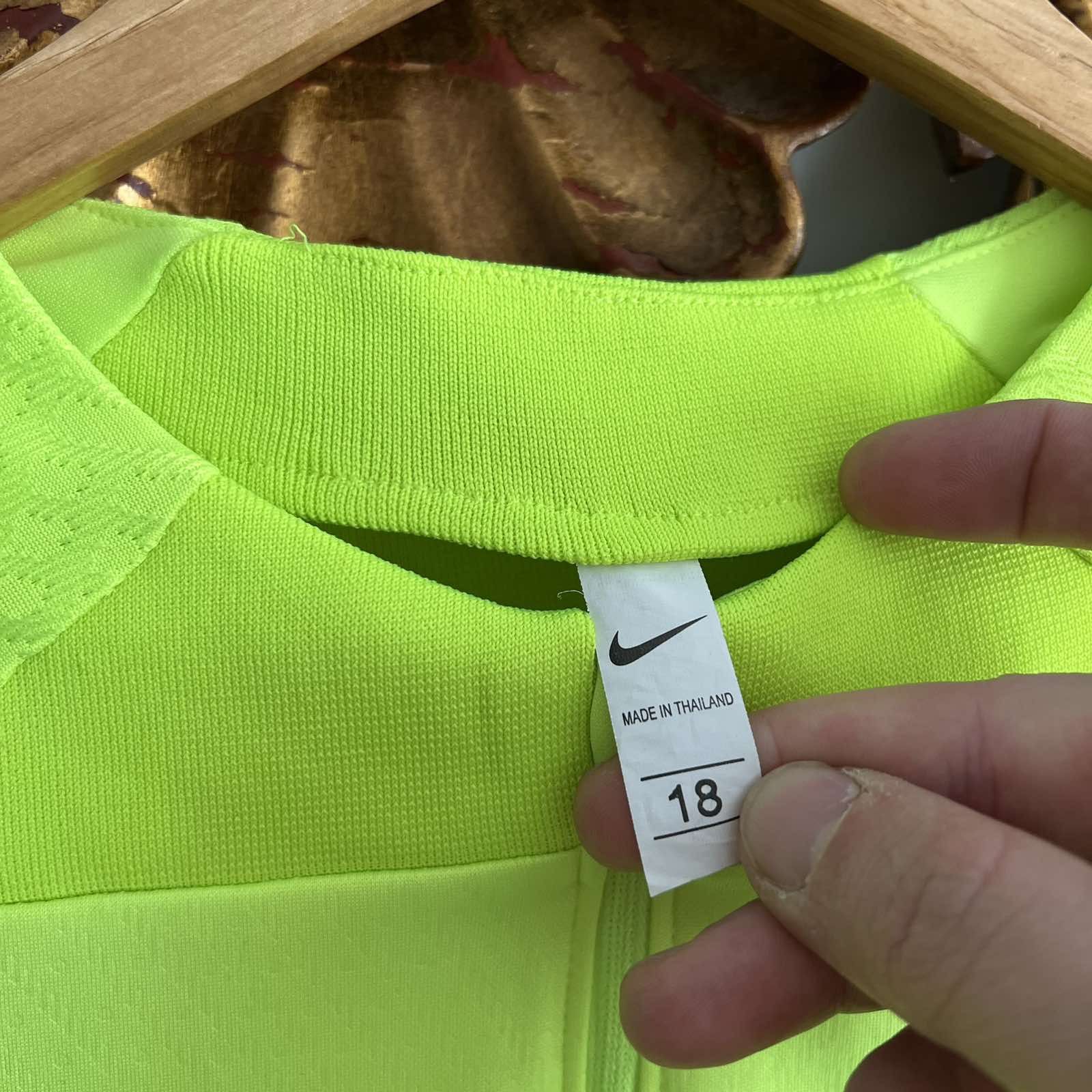 Nike Nike Tottenham Hotspur Jersey 2022 Neon Football tee Sz S Size US S / EU 44-46 / 1 - 3 Thumbnail