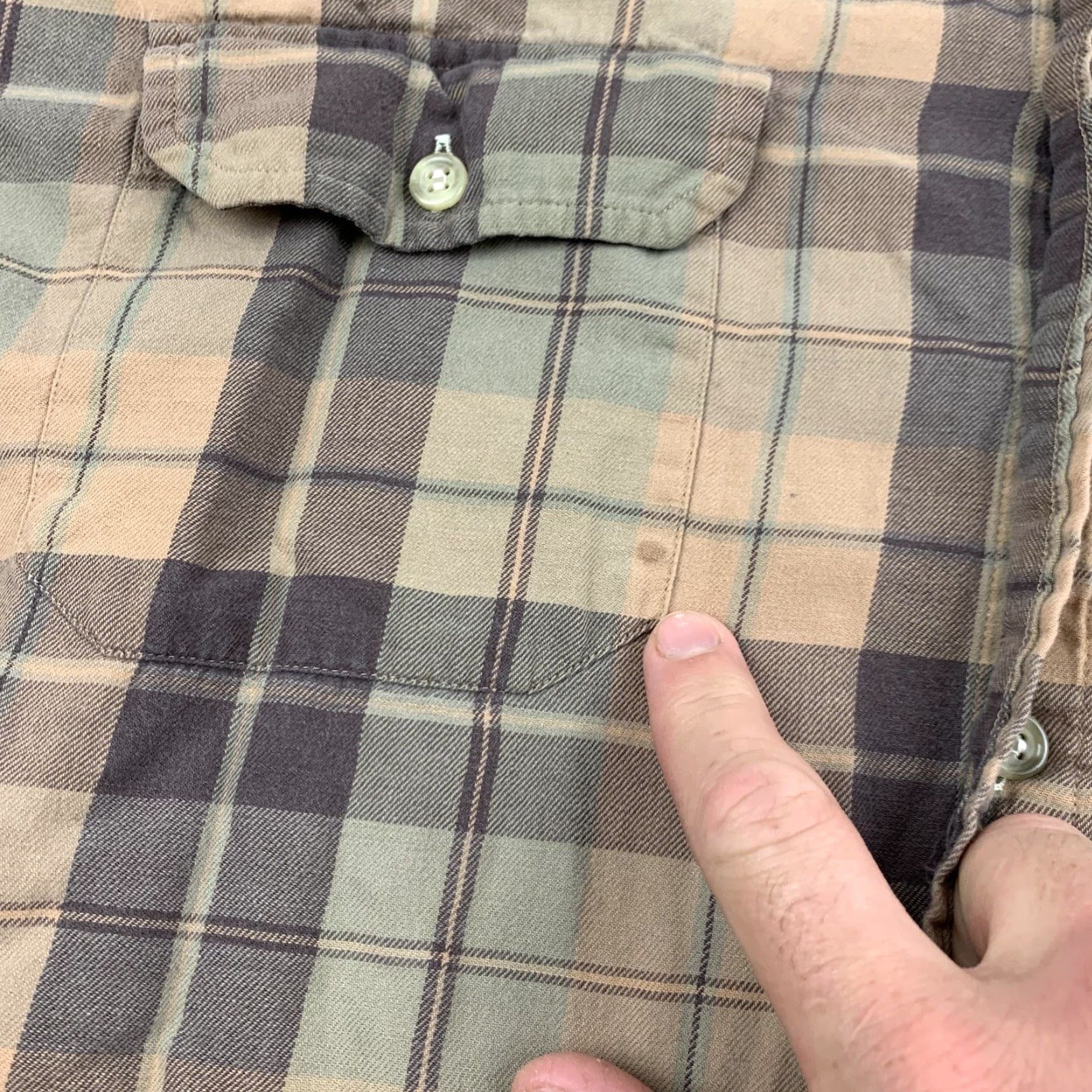Vintage VINTAGE Woolrich Button-Up Shirt Adult XL Brown Plaid Light Weight 90s Outdoor Mens Woolrich Regular Long Sleeve Button-Up Size US XL / EU 56 / 4 - 3 Thumbnail