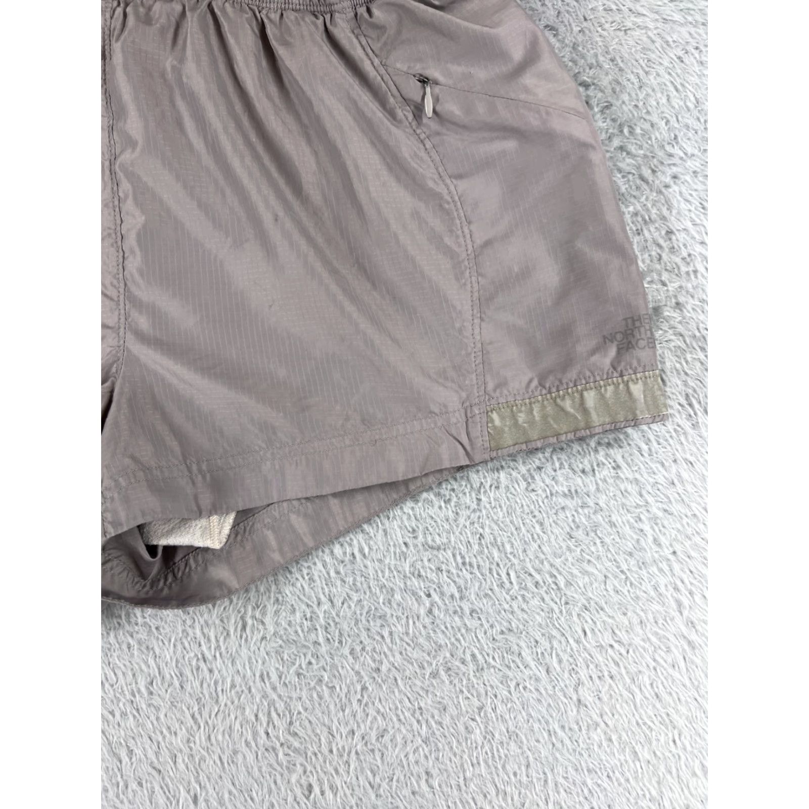 The North Face The North Face Shorts Womens Medium Gray Elastic Waist Lined Polyester Running Size 32" / US 10 / IT 46 - 2 Thumbnail