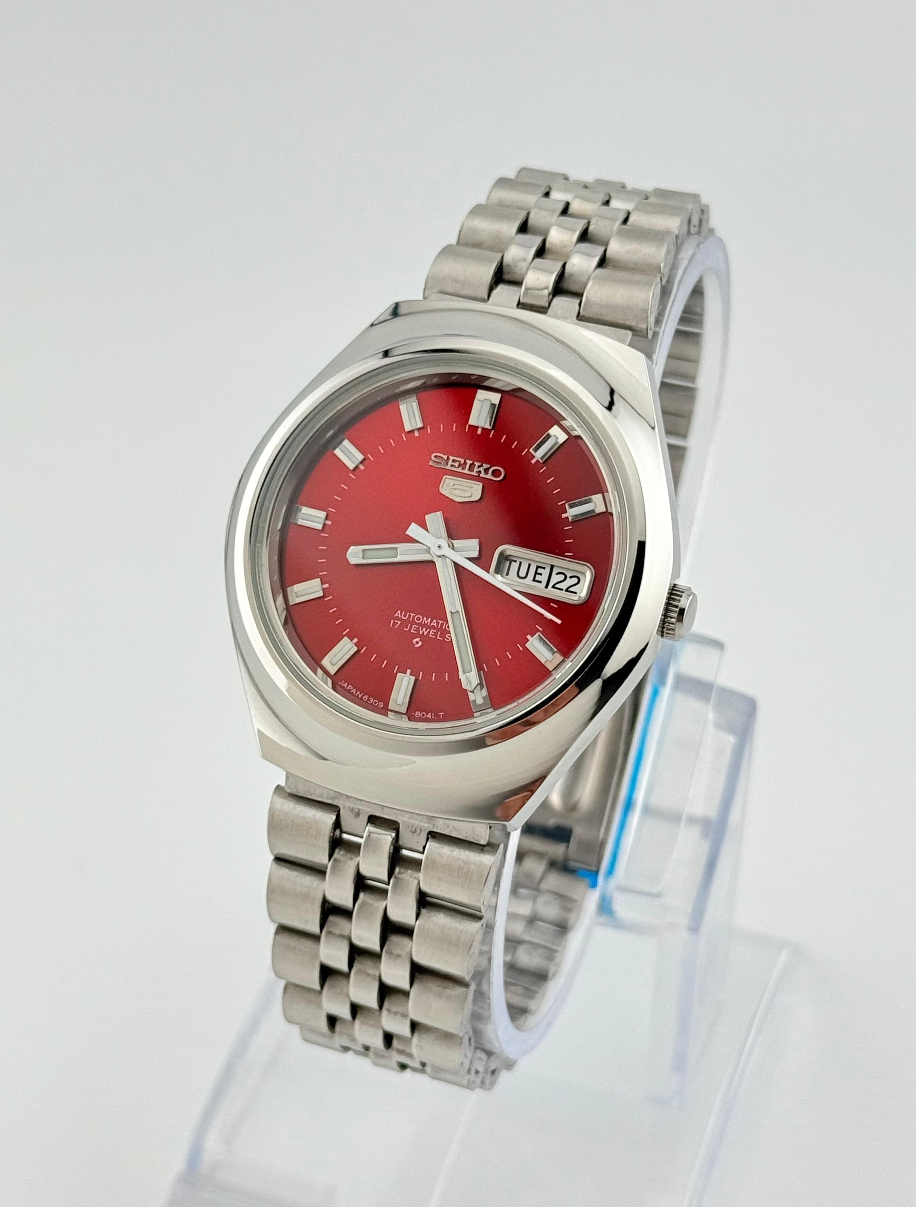 Classic Men's Seiko Wrist Watch Red Dial 36mm 17 Jewels