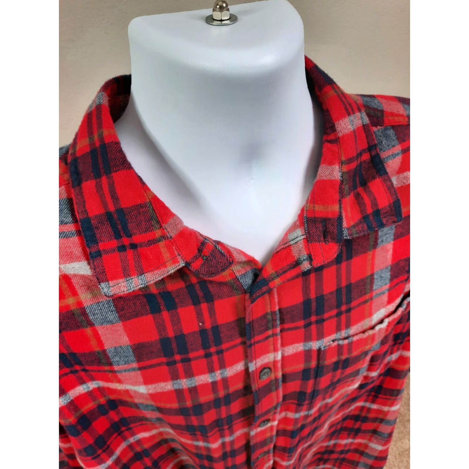 Eddie Bauer Eddie Bauer Men's Red XXL Heavy Flannel Plaid Shirt Relaxed Fit Button-Up Front Pockets Size US XXL / EU 58 / 5 - 4 Thumbnail