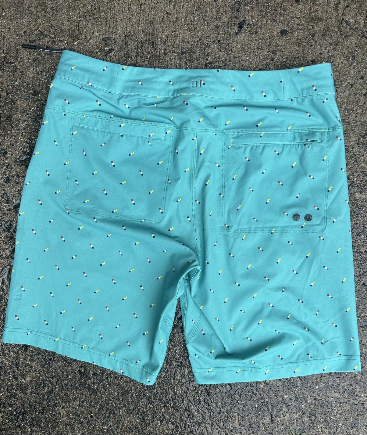 Lululemon Lululemon Men’s Board Shorts Geometric Surf Shorts Size 34 Size US 34 / EU 50 - 2 Thumbnail