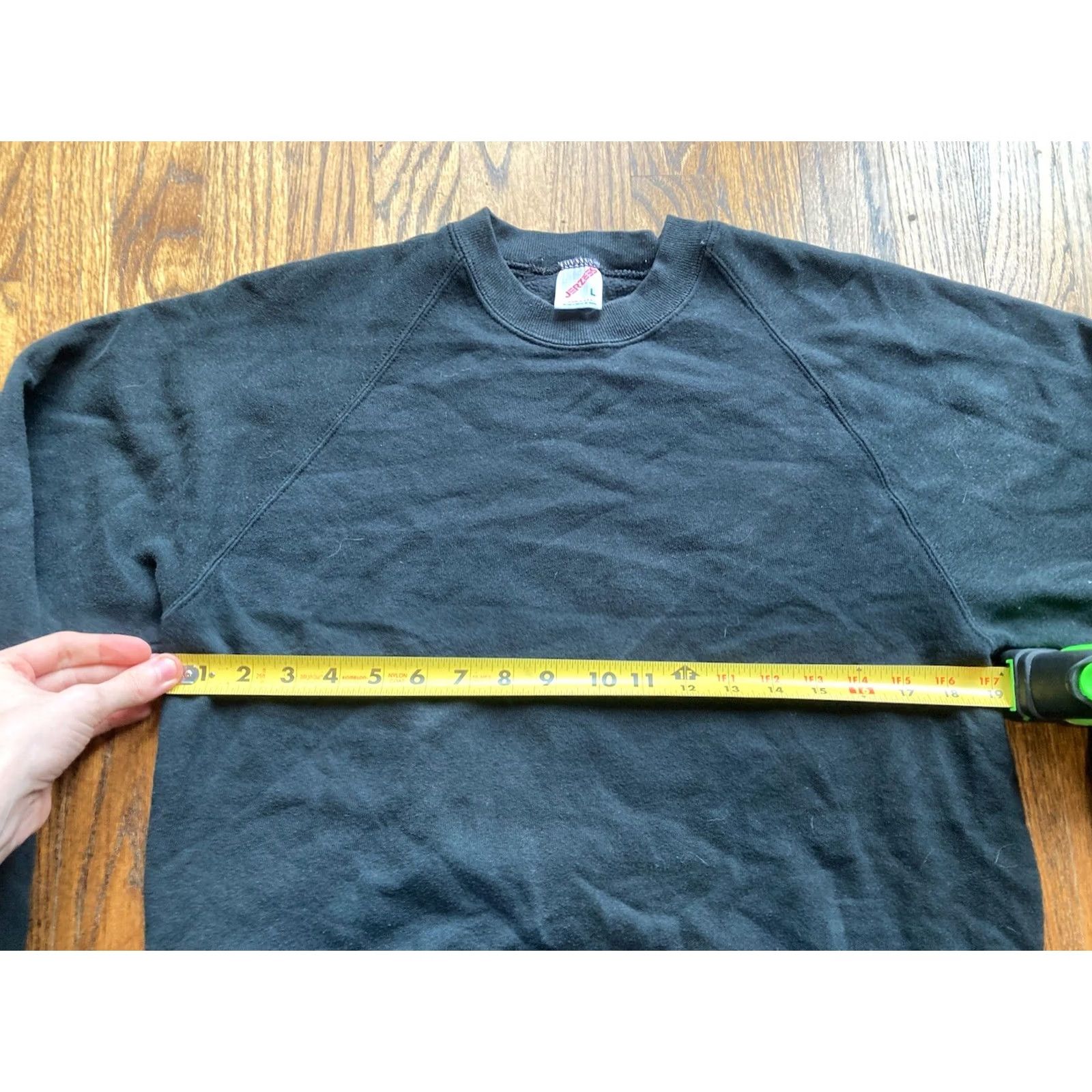 Jerzees VINTAGE Jerzees Sweatshirt Black Crewneck Raglan USA Made L Womens/Unisex Large Raglan Crewneck Sweatshirt Black 90s VTG USA Made Size L / US 10 / IT 46 - 7 Thumbnail