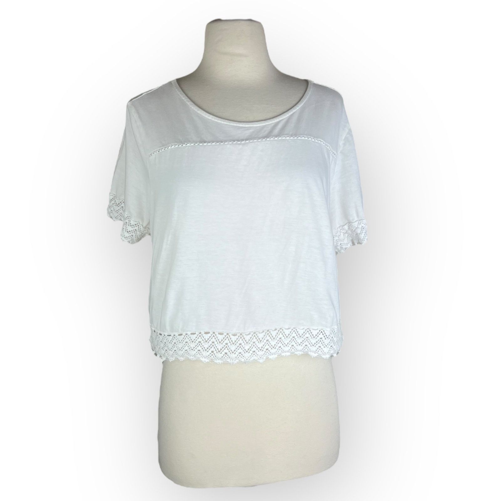 Urban Outfitters Primark White Cropped Short Sleeve Top with Lace Accent Size L / US 10 / IT 46 - 5 Thumbnail
