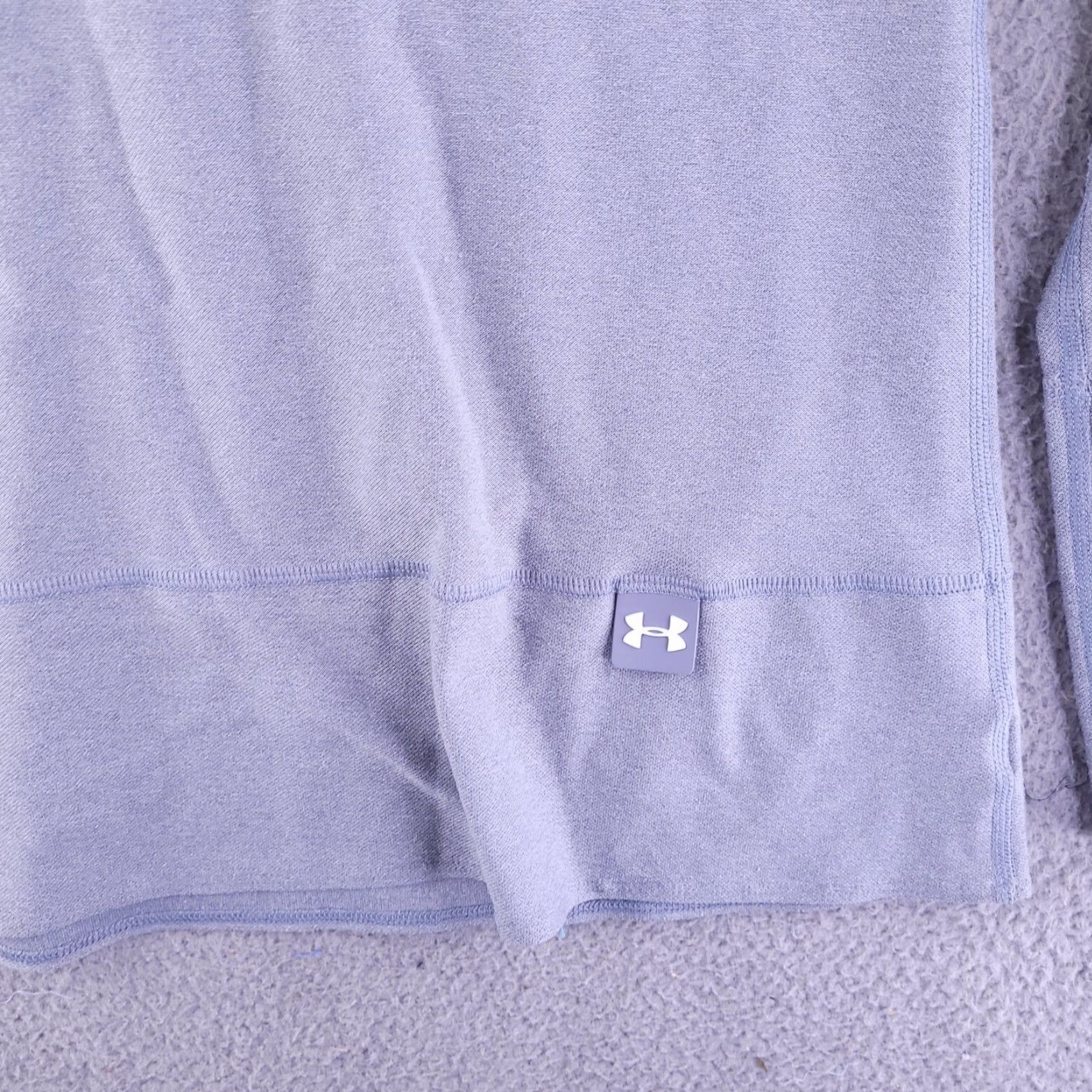 Under Armour Under Armour Shirt Womens Large Gray Long Sleeve Running Fitted Thumb Holes Size L / US 10 / IT 46 - 3 Thumbnail