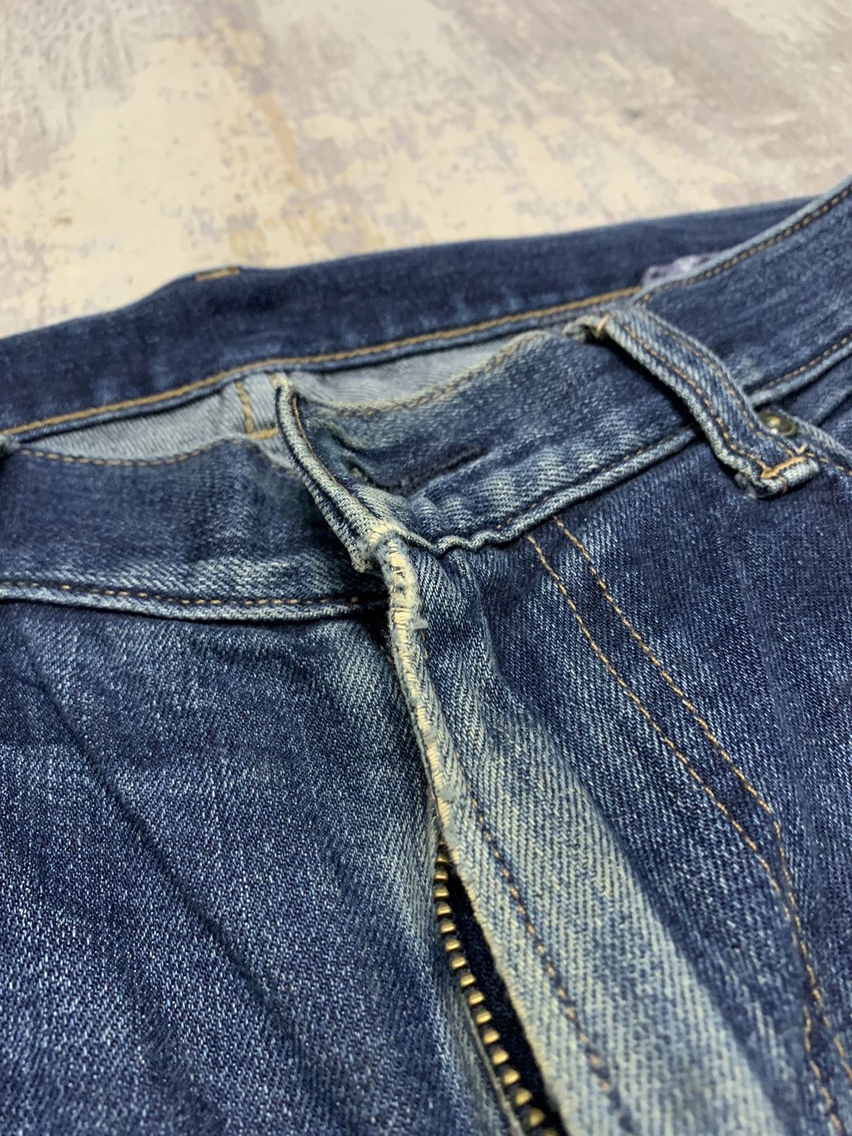 Japanese Brand Distressed Uniqlo Selvedge Undercover Style Jeans 34x31 Size US 35 - 11 Thumbnail