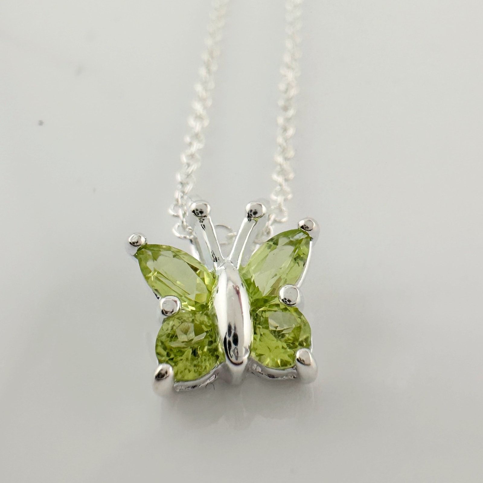 Other Pretty Natural Green Peridot Butterfly Necklace Size ONE SIZE - 1 Thumbnail