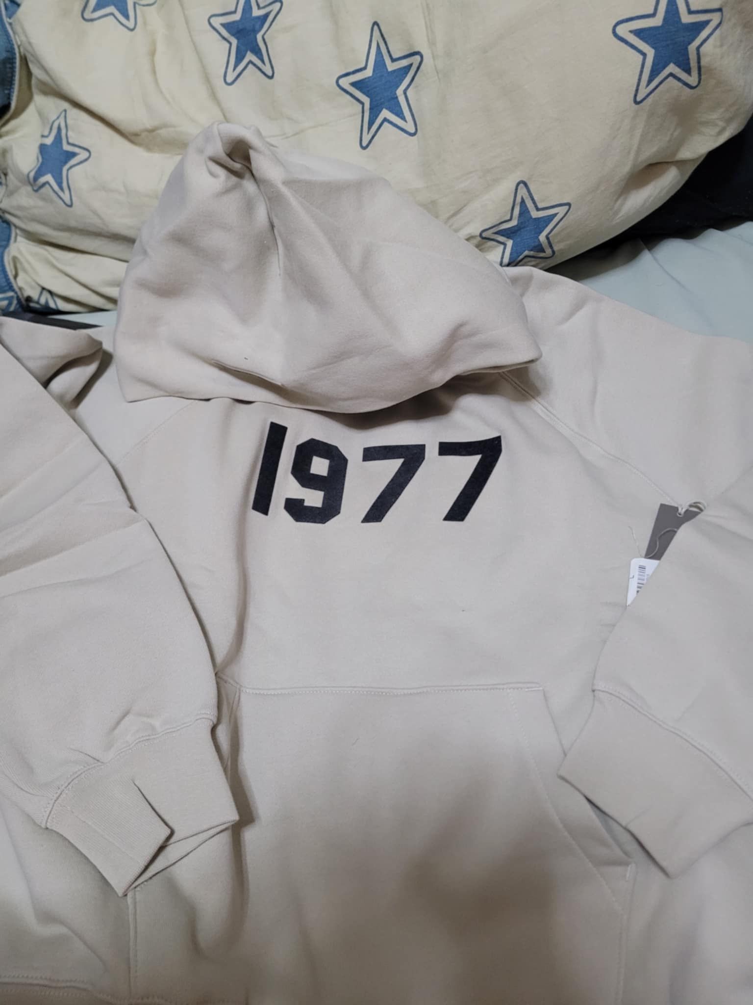 Fear of God sz L Fear of God Essentials 1977 Hoodie WHEAT Size US L / EU 52-54 / 3 - 6 Thumbnail