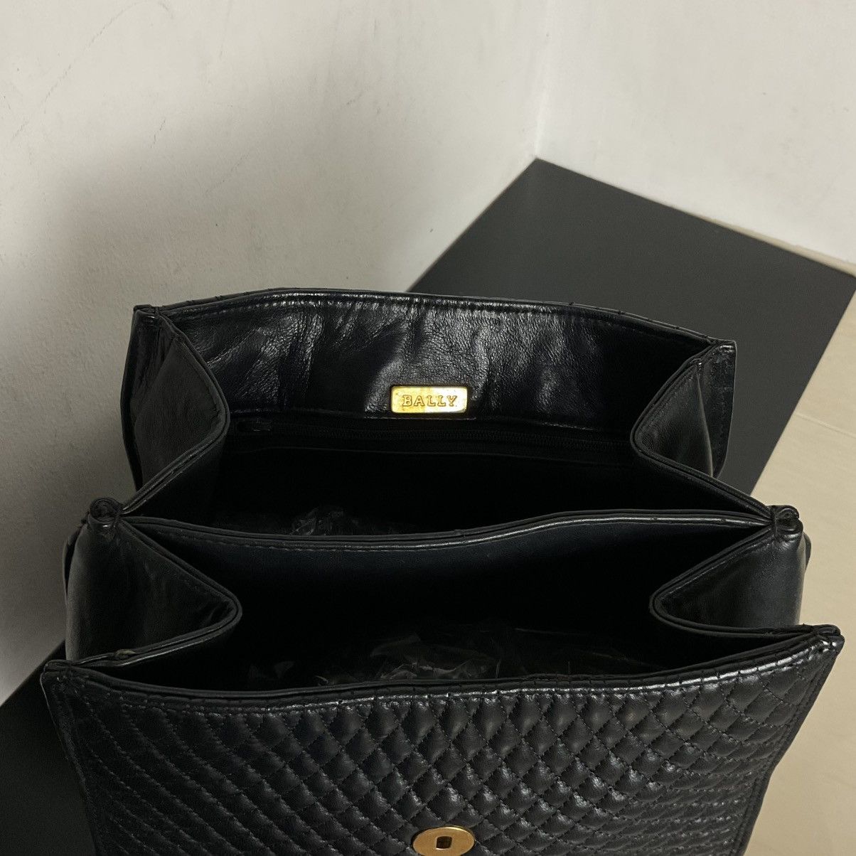 Bally Bally Quilted Top-Handle Bag in Very Good Condition Size ONE SIZE - 8 Thumbnail