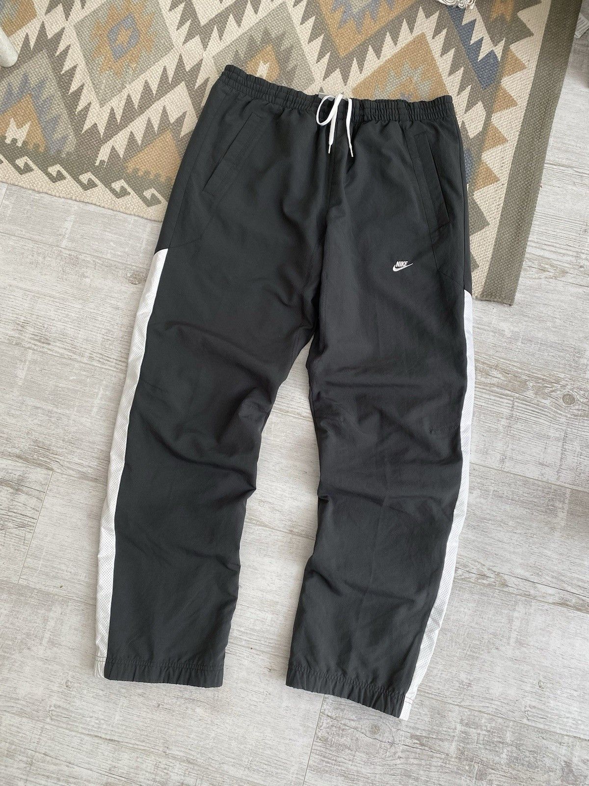 Nike Y2k Nike Nylon Baggy Straight Sweatpants Joggers Size US 34 / EU 50 - 1 Thumbnail
