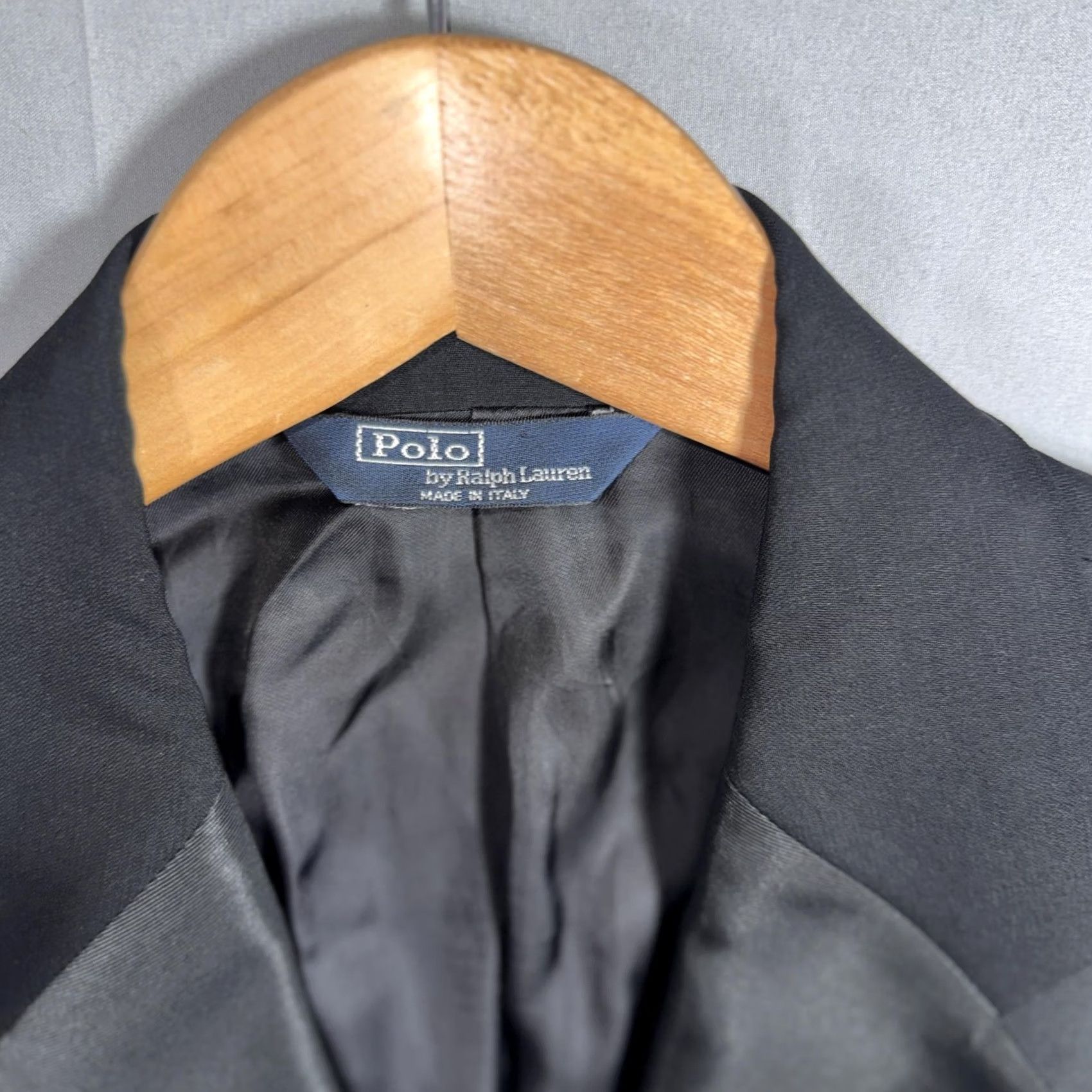 Polo Ralph Lauren Polo Ralph Lauren Tuxedo Jacket Mens 44R Black Wool One-Button Formal Made Italy Jacket/Coat Single-Breasted Notch Lapel Satin Detail Wool Blazer Size US XXL / EU 58 / 5 - 7 Thumbnail