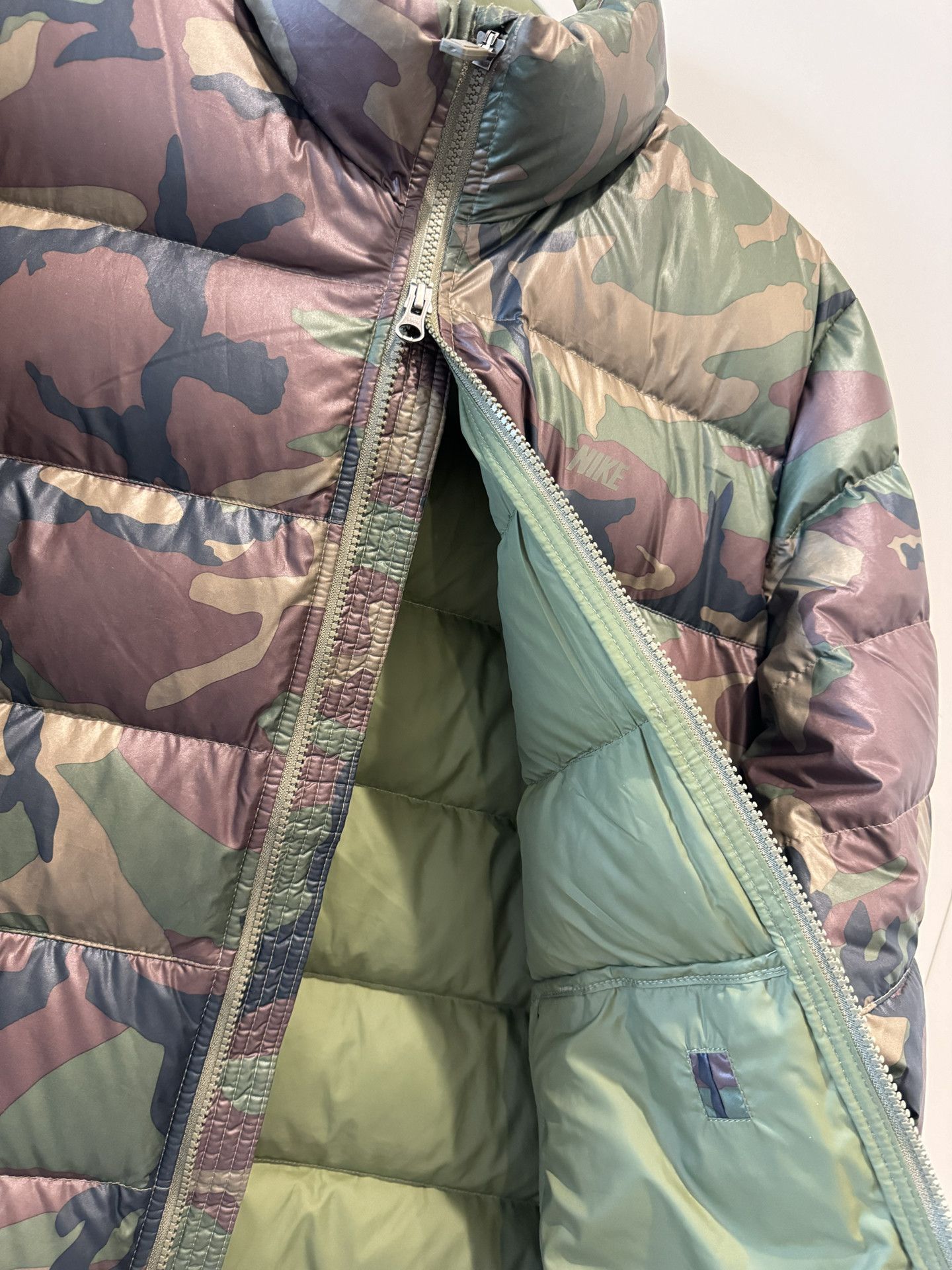 Nike Nike Puffer Camo Jacket Size US L / EU 52-54 / 3 - 3 Thumbnail