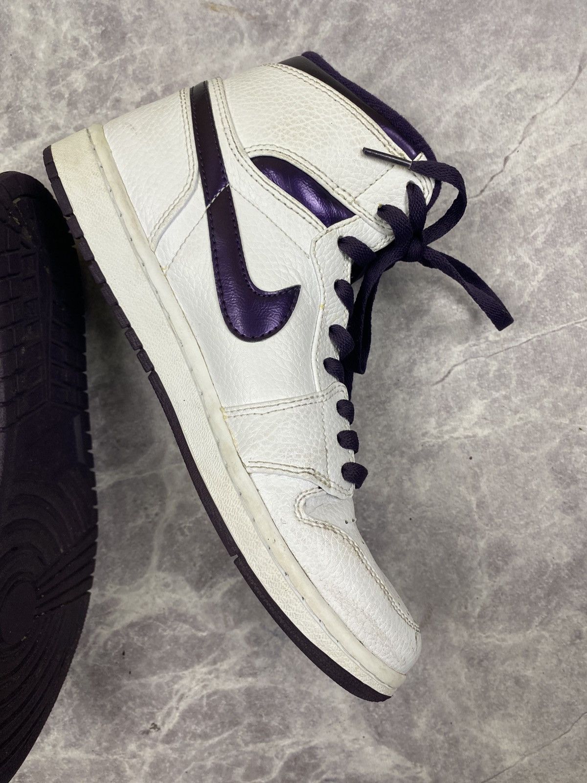 Jordan Brand Jordan 1 Retro High Grand Purple 2009 UK release Size 8.5US Size US 9.5 / EU 42-43 - 10 Thumbnail