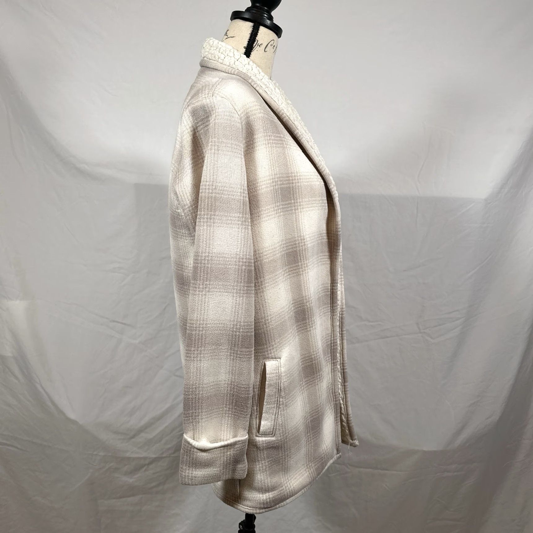 Abercrombie & Fitch Abercrombie & Fitch Cardigan Sweater Womens Small Sherpa Lined Open Front Plaid Size S / US 4 / IT 40 - 4 Thumbnail
