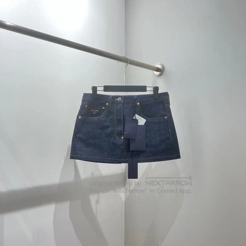 Prada Prada Classic triangle logo denim skirt Size 25" / US 0 / IT 36 - 1 Thumbnail