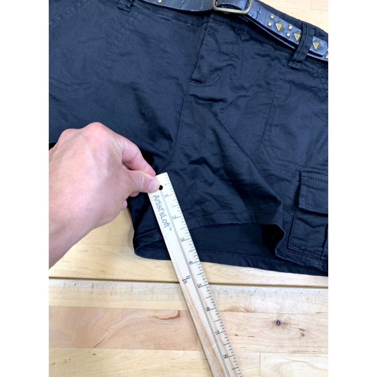 Guess VINTAGE GUESS Shorts Women 29 Black Stud Belt Y2K 2.5 Inseam 13184 Shorts Women 29 Black Y2K 2.5 Inseam Size 29" - 7 Thumbnail