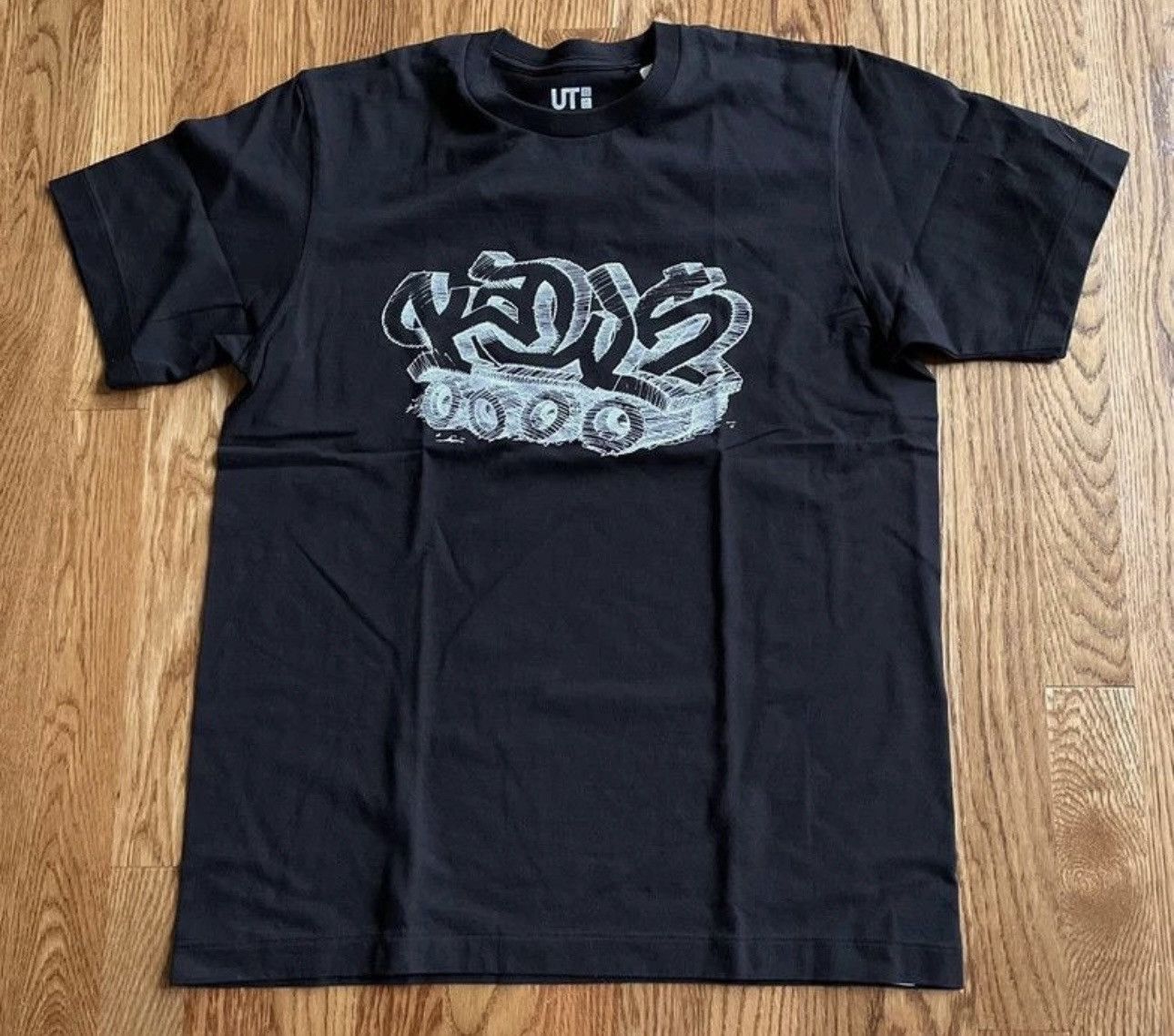 Kaws × Uniqlo 3XL KAWS × UNIQLO Men's T-Shirt Black Car KAWS Size US XXL / EU 58 / 5 - 1 Thumbnail