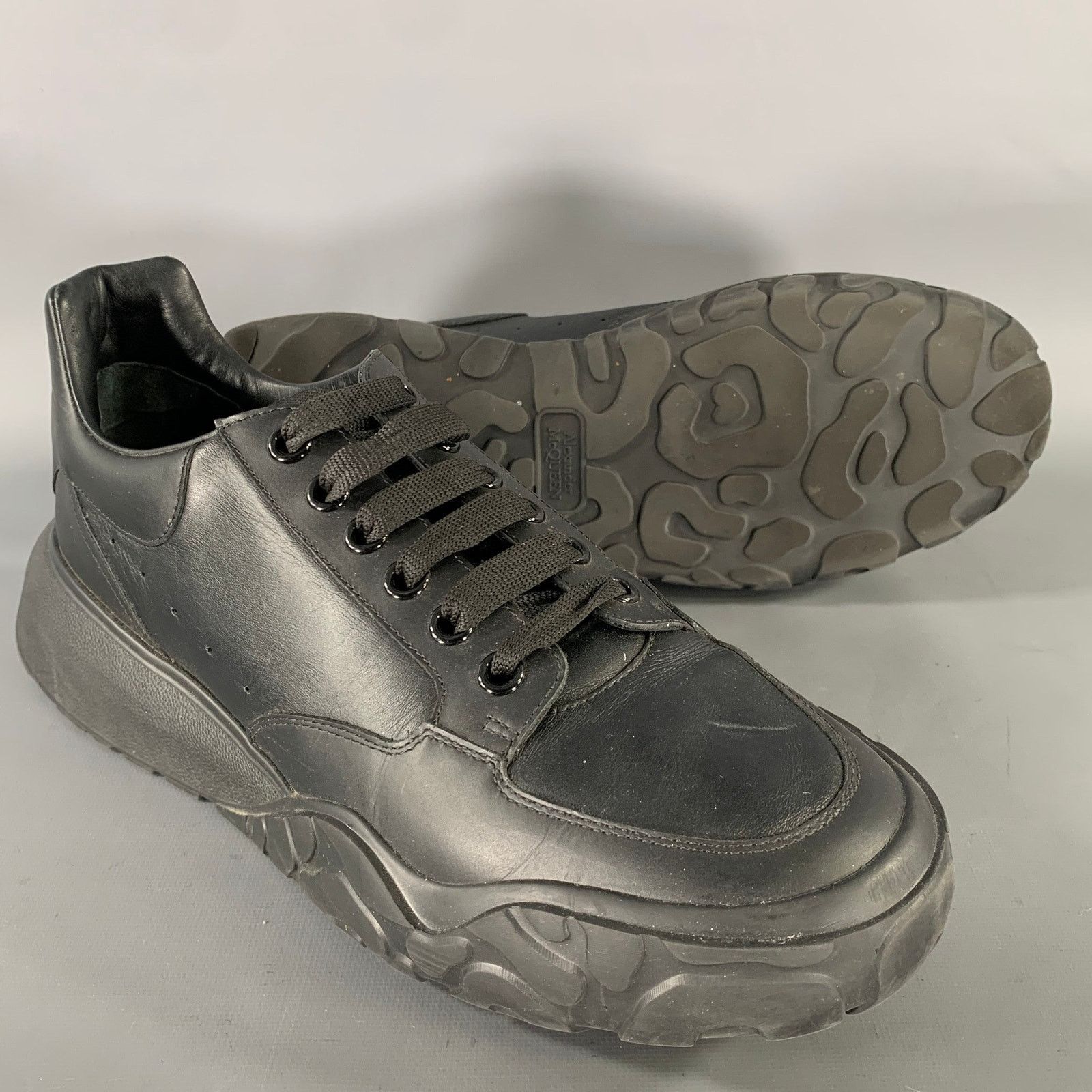 Alexander McQueen ALEXANDER MCQUEEN Size 10.5 Black Leather Sneakers Size US 10.5 / EU 43-44 - 5 Thumbnail