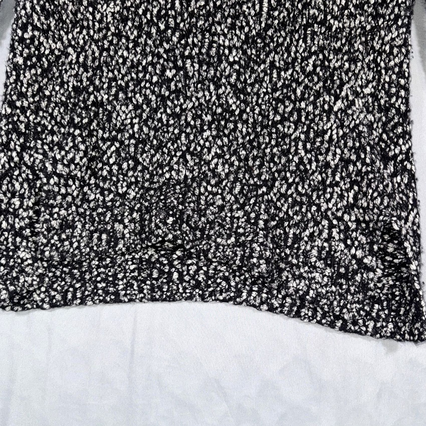 Vince Vince Sweater Womens XS Black White Boucle Knit Crewneck Pullover Crew Neck Long Sleeve Sold Pattern Solid Knit Vintage Noe? Size XS / US 0-2 / IT 36-38 - 3 Thumbnail