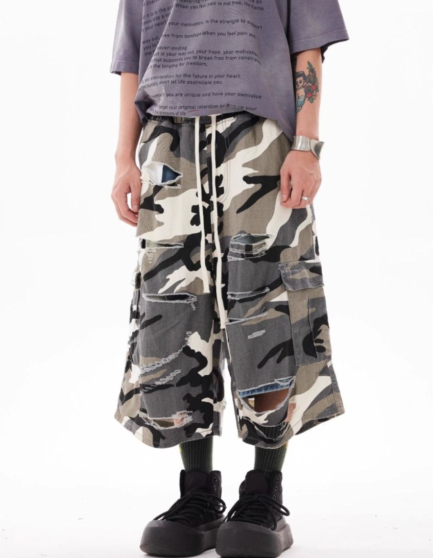 Designer × Japanese Brand Multi-pocket Camouflage Shorts Calf-length Size US 37 - 2 Thumbnail