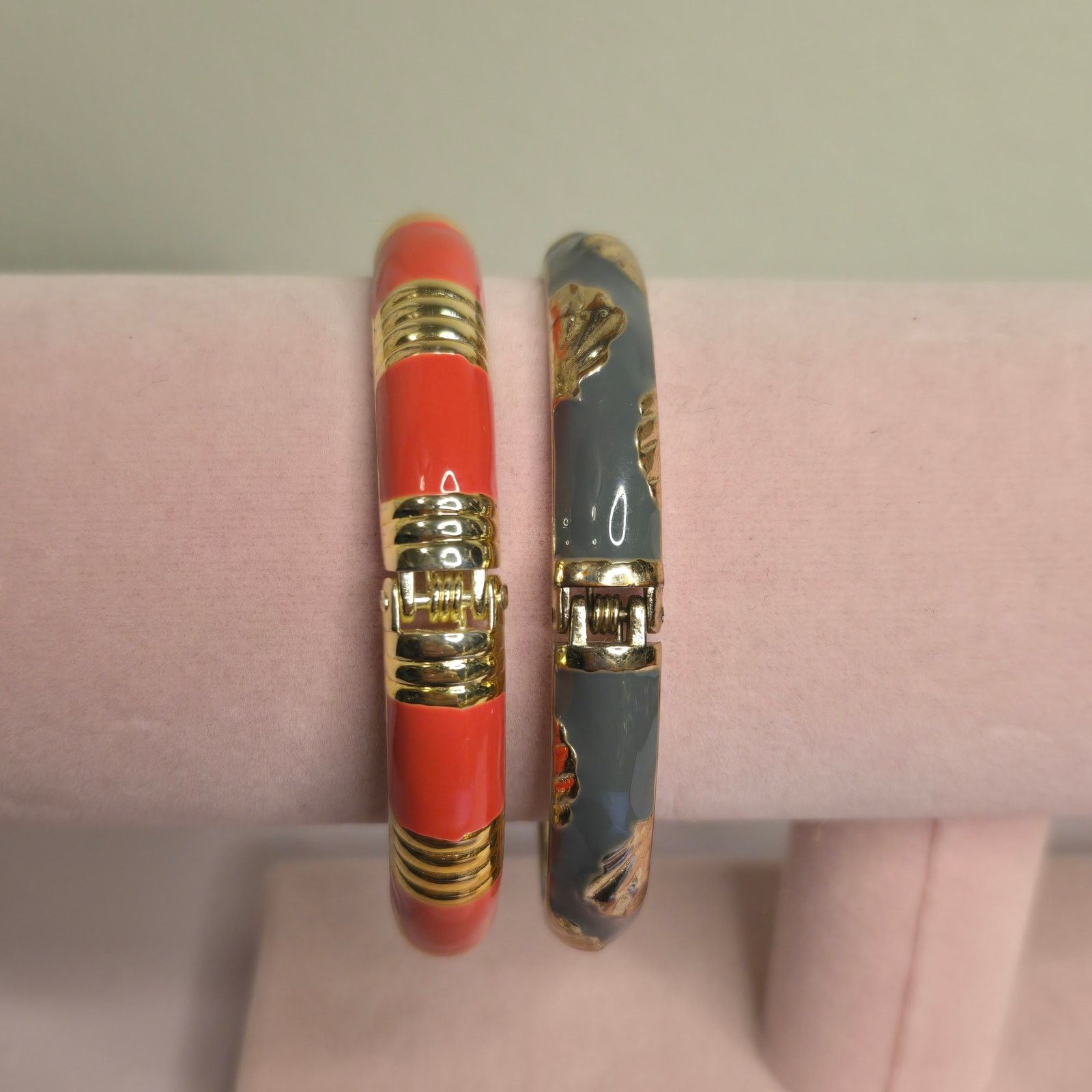 GOLDSIGN Coral & Grey Sequin Enamel Hinged Bangle Bracelets Set Size ONE SIZE - 3 Thumbnail