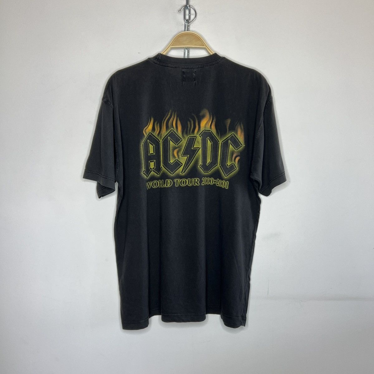 AC/DC × Band Tees × Vintage Vintage AC DC Hell’s Bells Faded Tshirt World Tour 2000 2001 Size US L / EU 52-54 / 3 - 9 Thumbnail