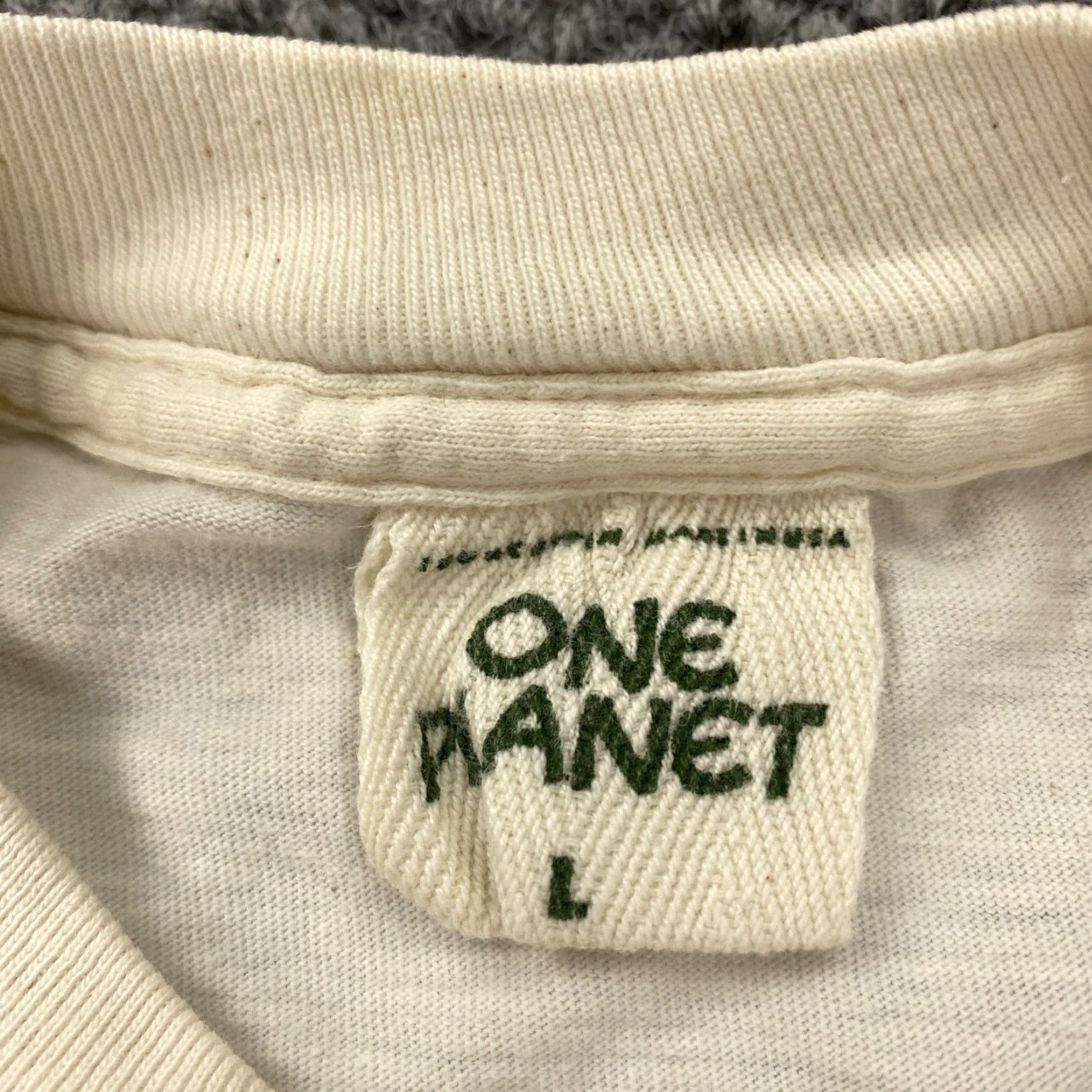 Vintage VINTAGE One Planet Shirt Mens Large Ivory 90s Animals Nature Graphic Print Cotton Jersey Crew Neck Short Sleeve T-Shirt Mens Size US L / EU 52-54 / 3 - 5 Thumbnail