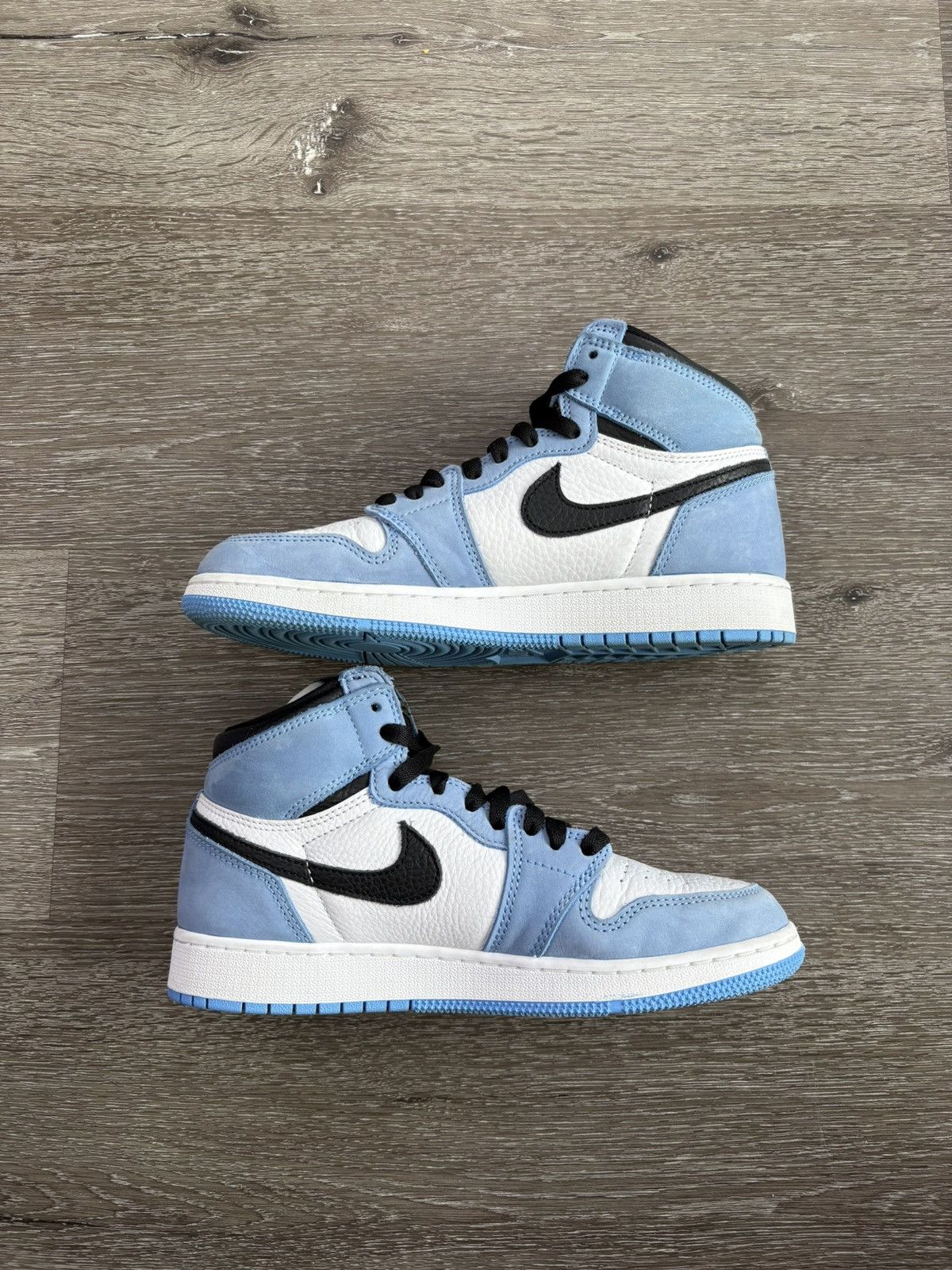 Jordan Brand Air Jordan 1 Retro High OG “University Blue”(GS) *PRE-OWNED* Size US 6.5 / EU 39-40 - 2 Thumbnail