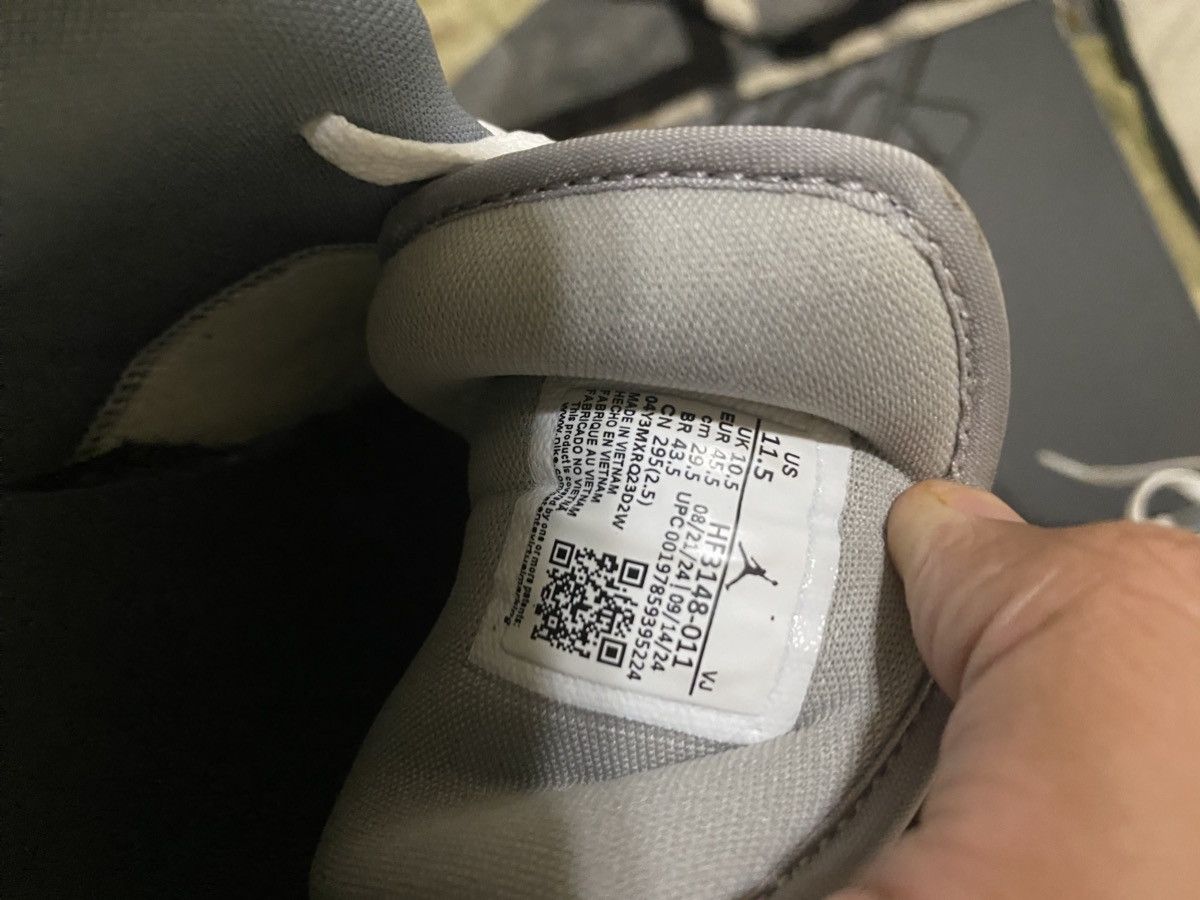 Nike Jordan one lows Size US 11.5 / EU 44-45 - 4 Thumbnail