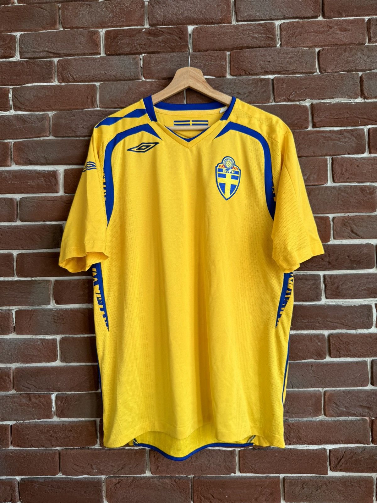 Umbro Rare Vintage 00s Umbro Sweden Team L Yellow Jersey Soccer Size US L / EU 52-54 / 3 - 1 Thumbnail