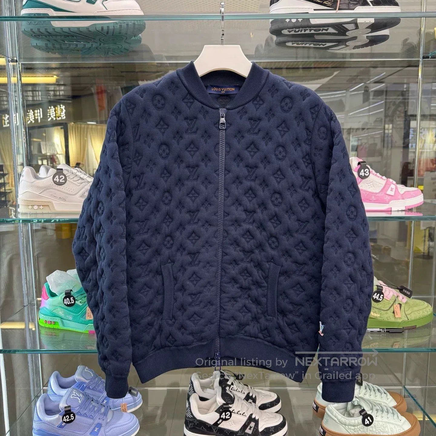 Louis Vuitton louis vuitton blue embossed zip jacket. Size US L / EU 52-54 / 3 - 1 Thumbnail
