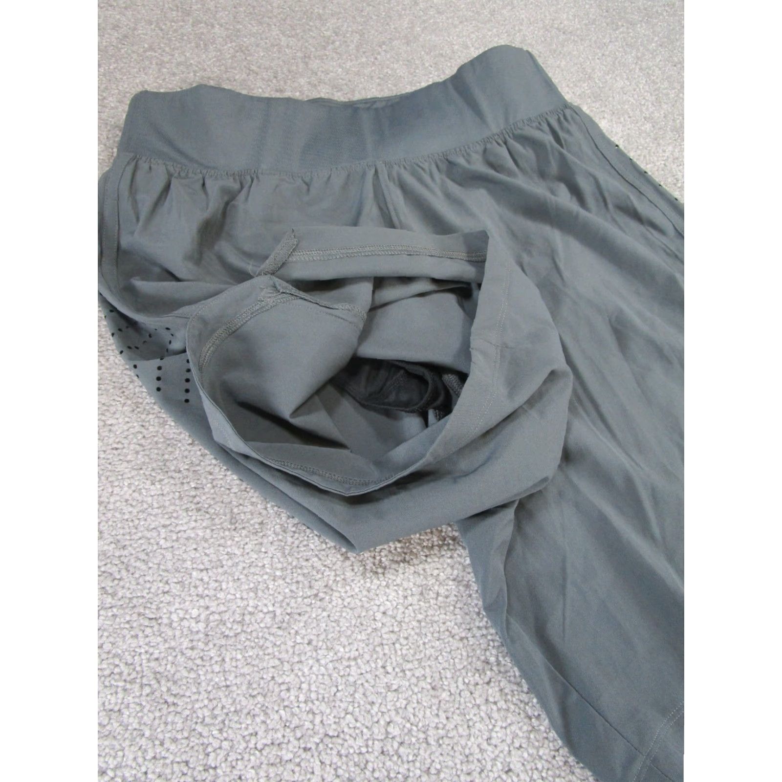 Under Armour VINTAGE Under Armour Women's Shorts Medium Gray Athletic Lightweight Fitted Gym Running Activewear Size 32" / US 10 / IT 46 - 3 Thumbnail
