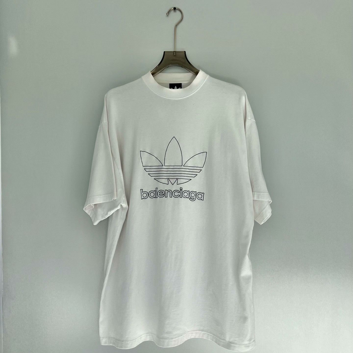 Balenciaga Balenciaga Embroidered White T-Shirt XL Men Size US XL / EU 56 / 4 - 1 Thumbnail