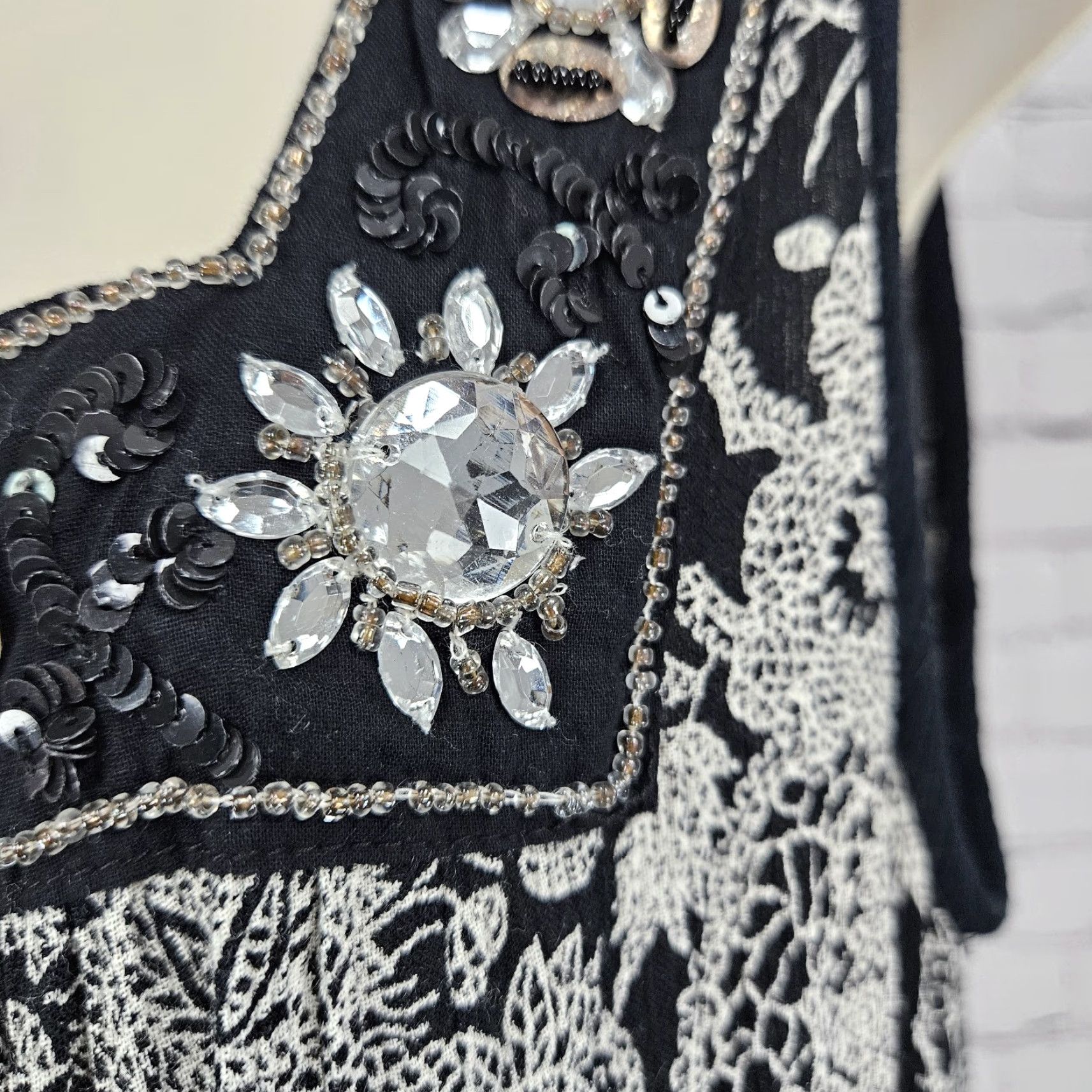 Vintage Forbidden NWD Black White Floral Beaded Sequin Accents Boho Midi Dress L Women Size L / US 10 / IT 46 - 6 Thumbnail
