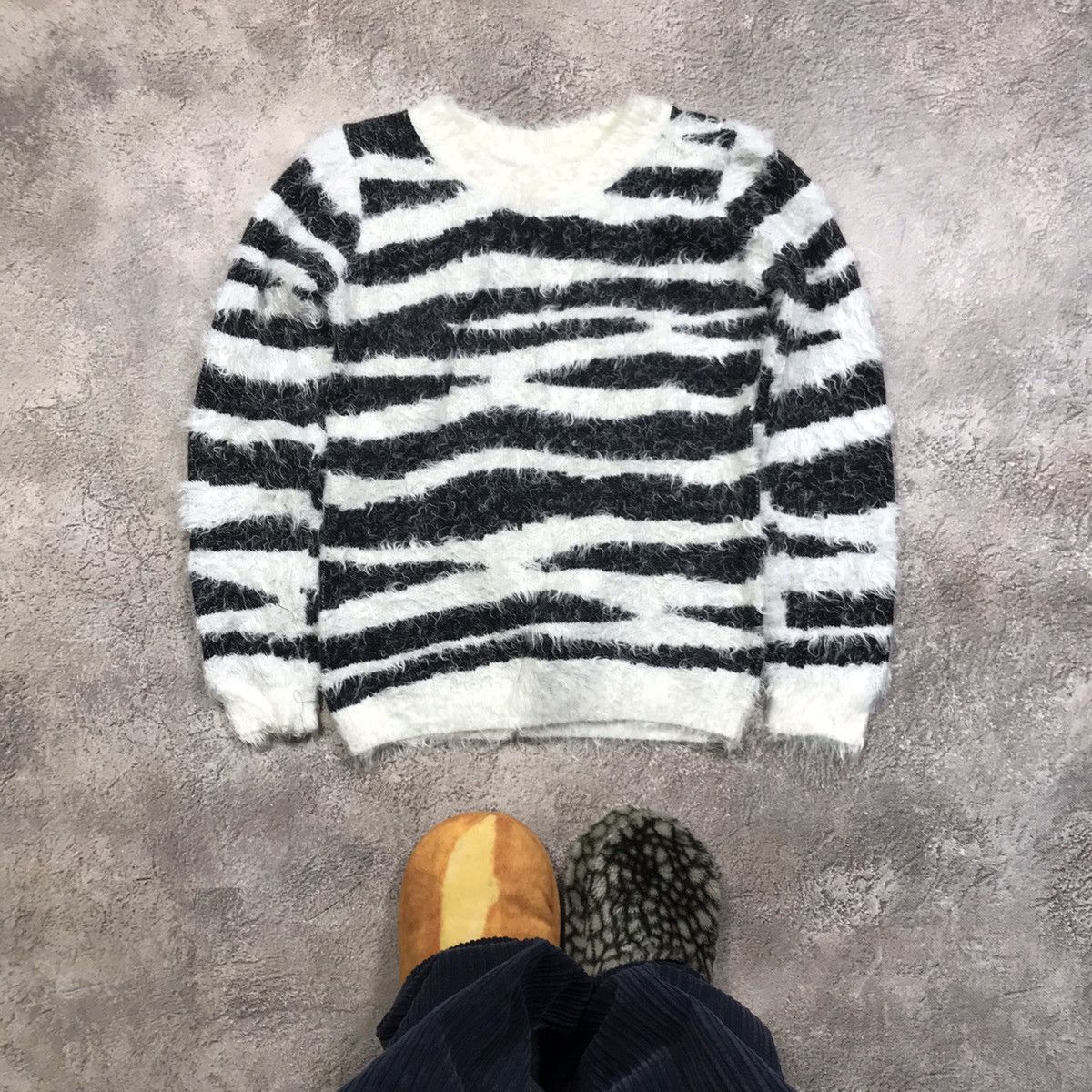 Vintage Vintage 90s Zebra Stripe Mohair Sweater Oversized Grunge M Size M / US 6-8 / IT 42-44 - 1 Thumbnail