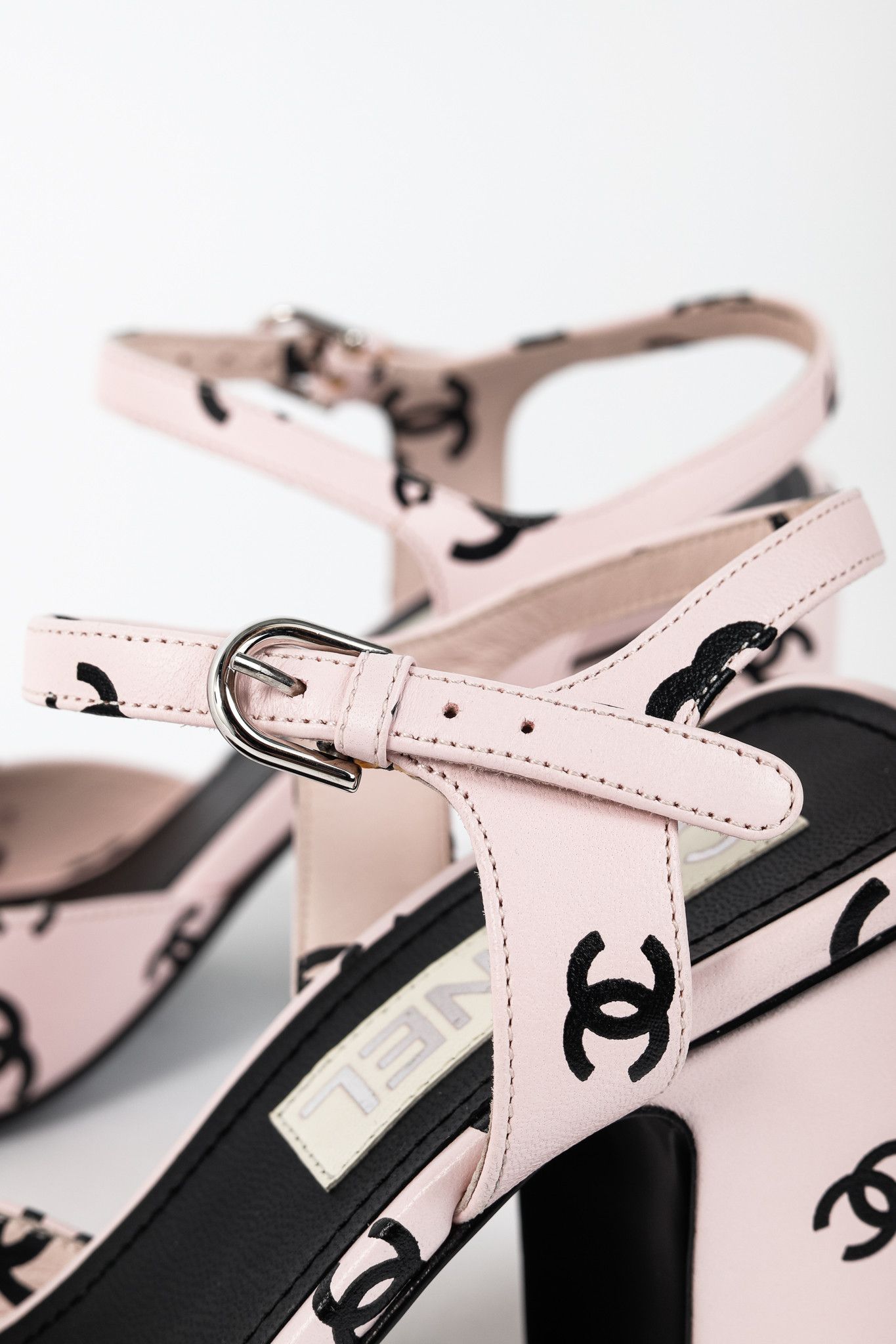 Chanel Chanel 22S Light Pink CC-Print Leather Sandals Size US 8 / IT 38 - 9 Thumbnail