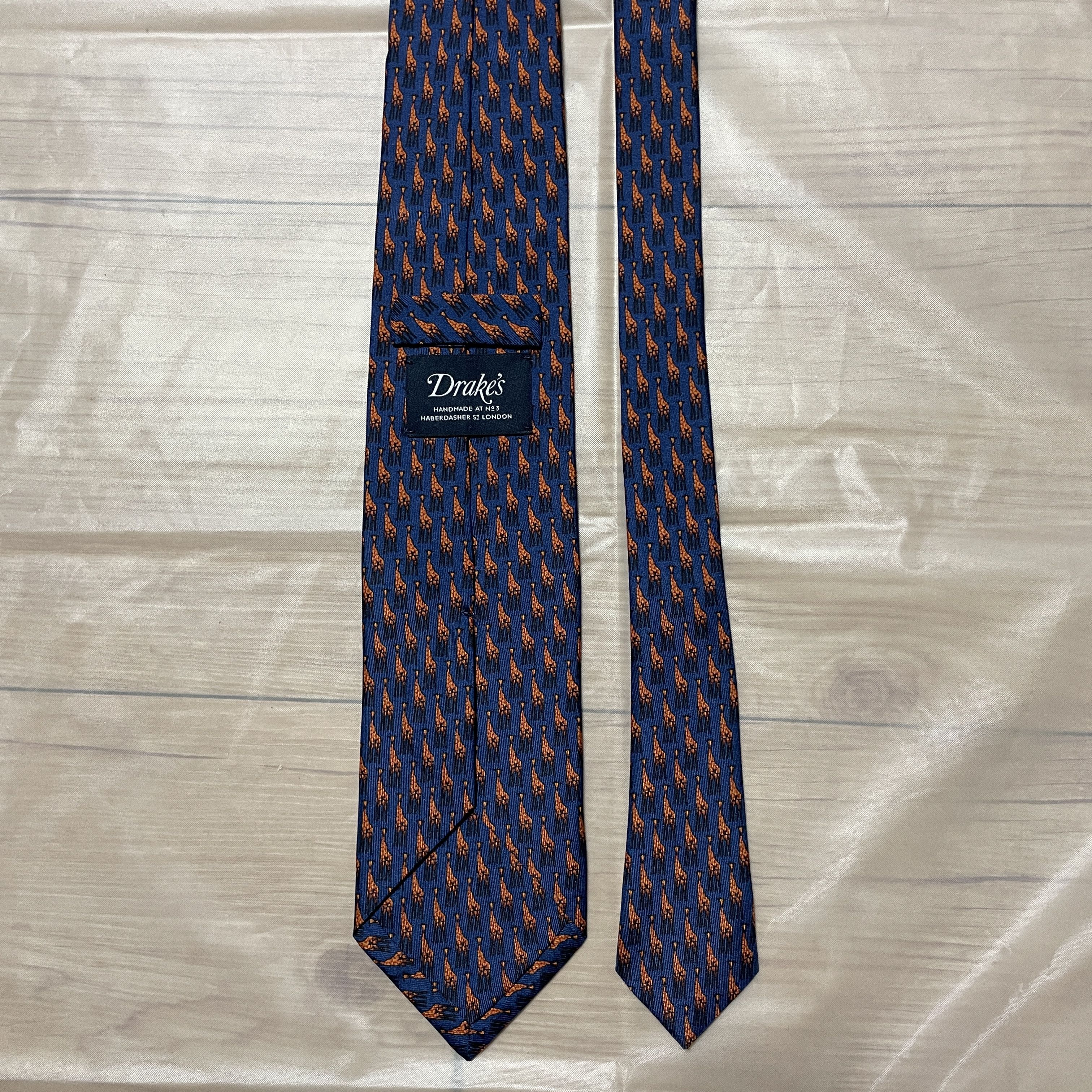 Drake's Drakes Classic Giraffe Pattern Blue silk tie Size ONE SIZE - 3 Thumbnail