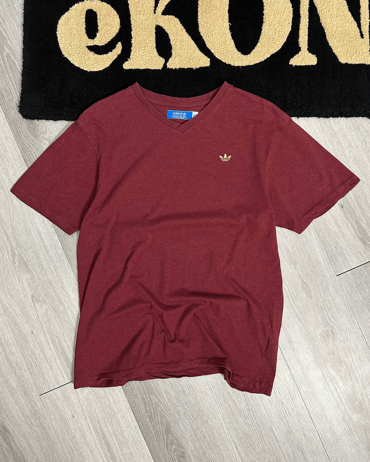 Adidas × Vintage Adidas Originals Single Stitch V-Neck T-Shirt - Size Large Size US L / EU 52-54 / 3 - 1 Thumbnail