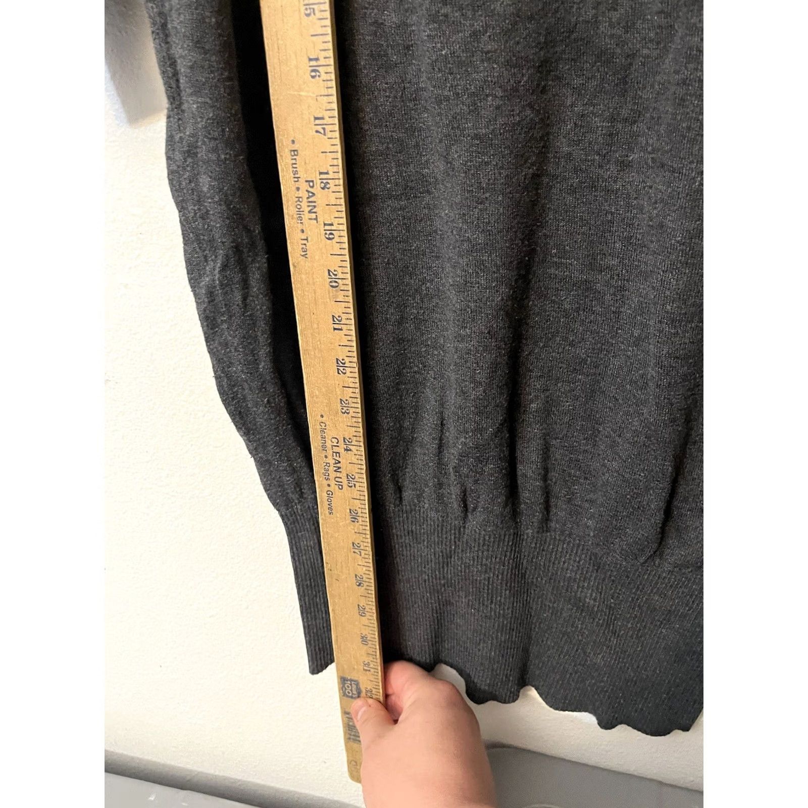 Bcbgmaxazria BCBGMAXAZRIA Shirt Womens Small Grey Short Sleeve Crew Neck Pullover Sweater Lightweight Ruched Sleeve Classic Knit Size S / US 4 / IT 40 - 4 Thumbnail
