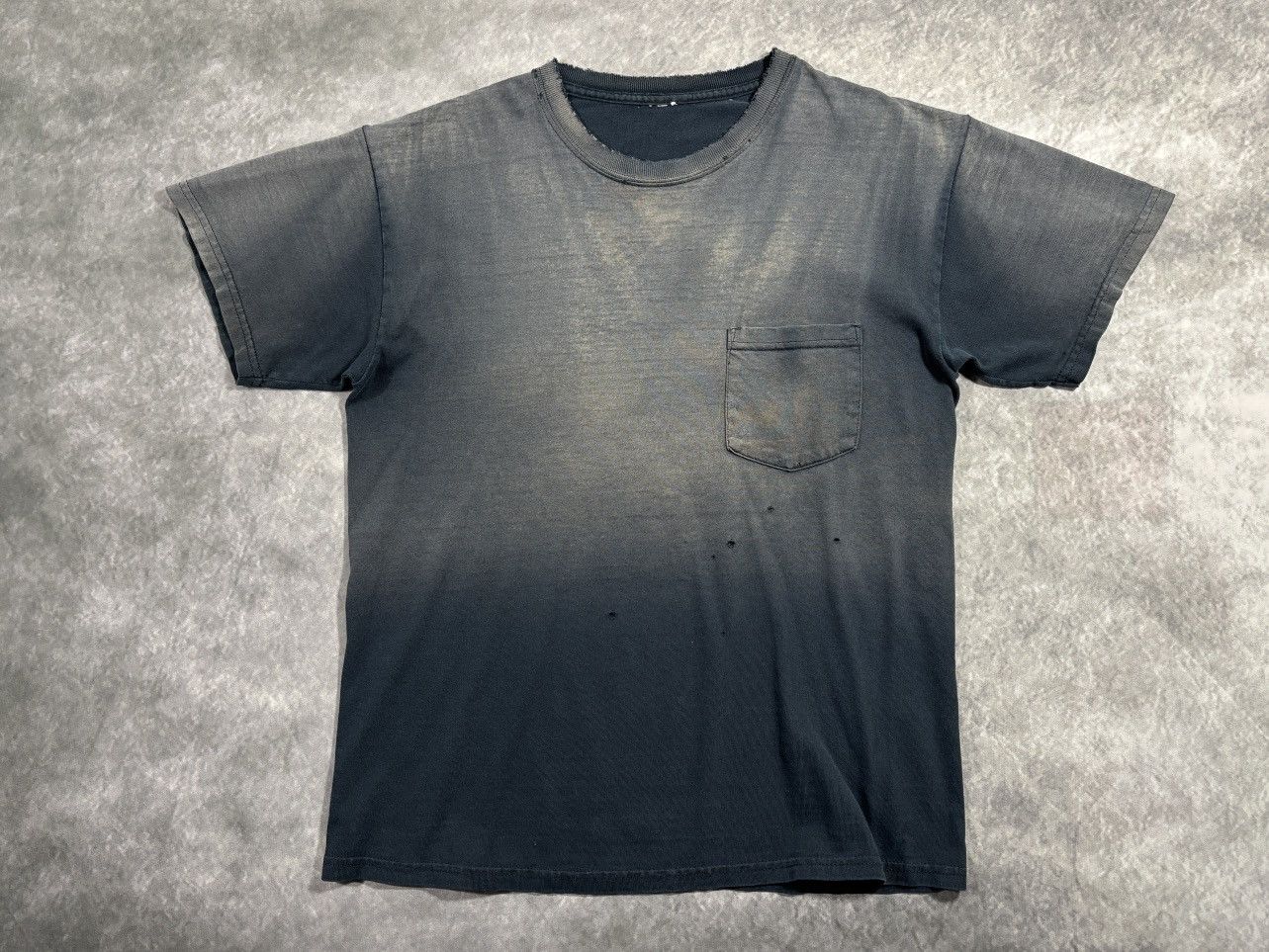 Vintage Thrashed Vintage Blank Tee Faded Distressed Bleach Sun 1990s Size US M / EU 48-50 / 2 - 16 Thumbnail