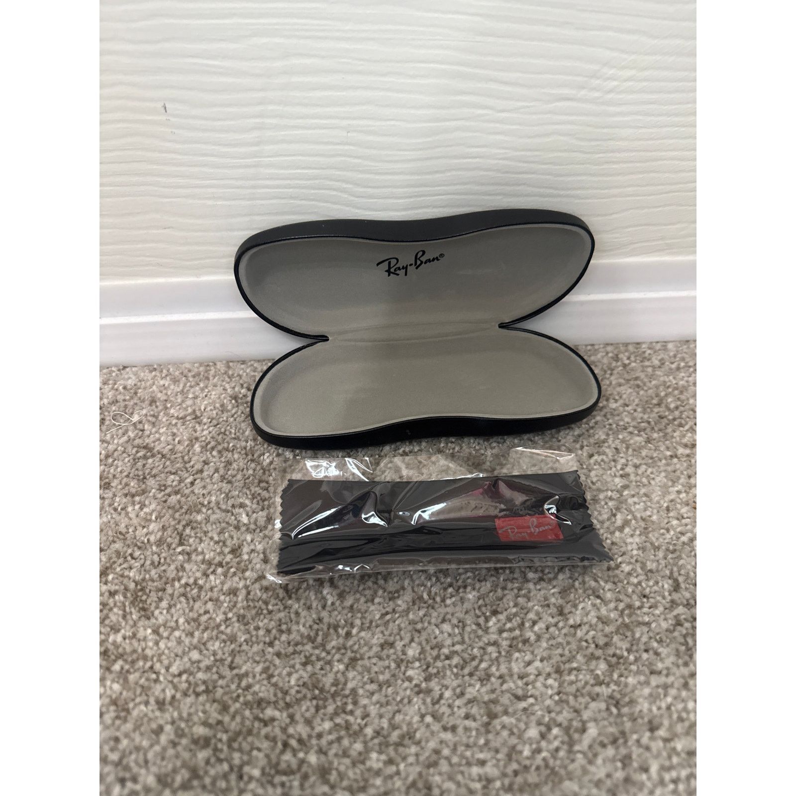 RayBan NWOT Ray-Ban Universal Black Hard Case for Glasses & Cloth Size ONE SIZE - 1 Thumbnail
