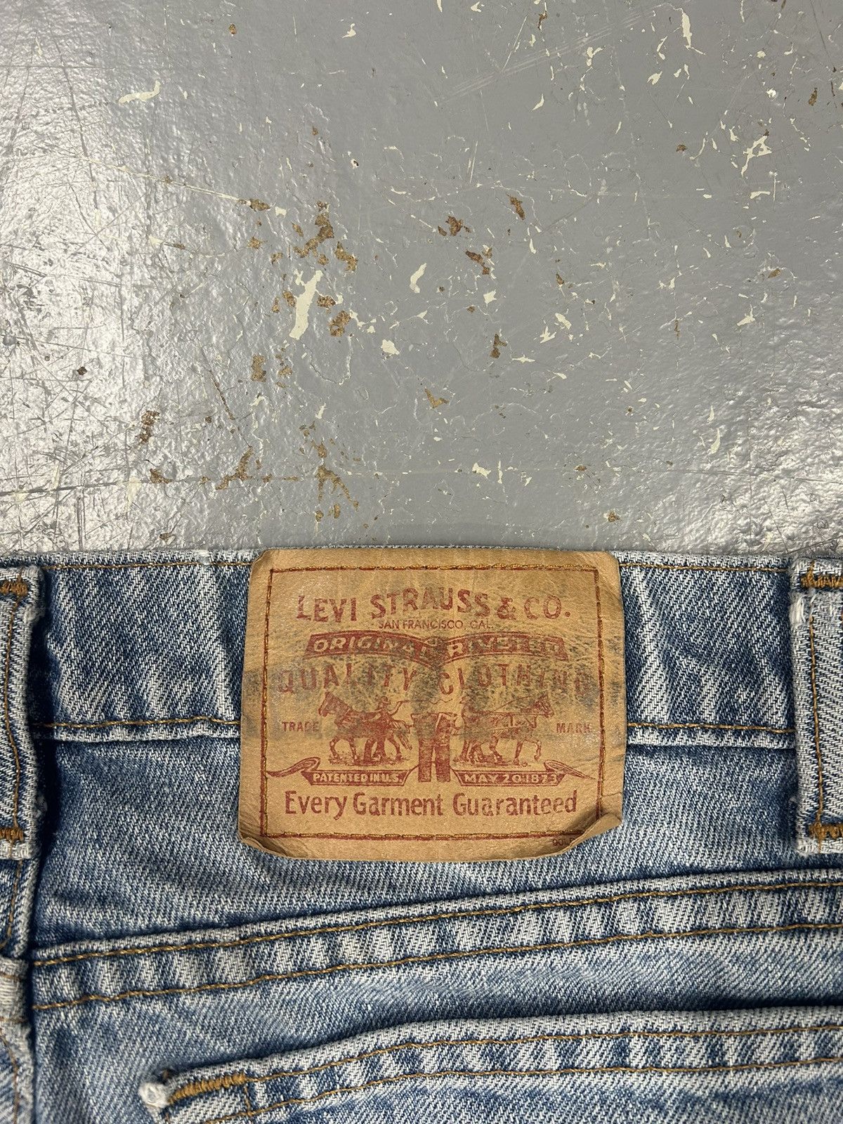 Levi's × Vintage Crazy Vintage 90s Distressed Levis 516 Baggy Lightwash Jeans Size US 32 / EU 48 - 3 Thumbnail