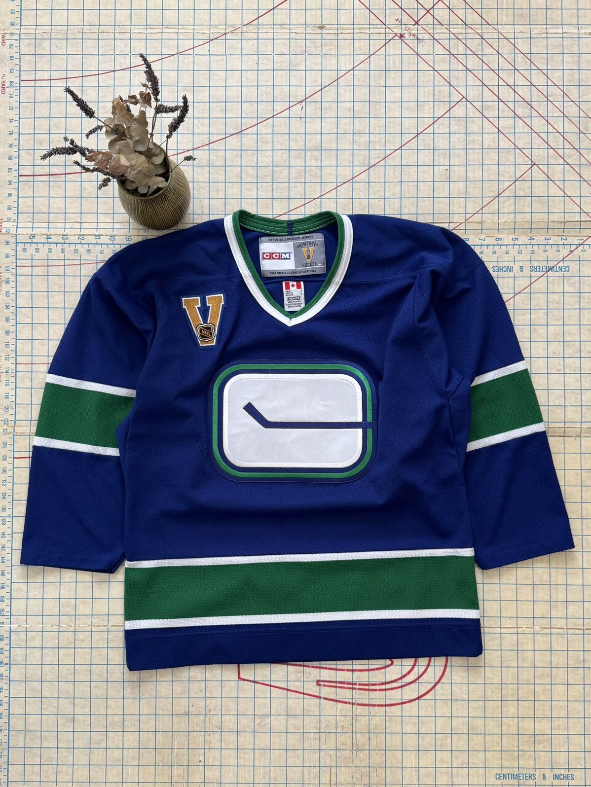 Ccm × NHL CCM Vancouver Canucks Vtg Stick Logo Jersey Blue Size Small Size US S / EU 44-46 / 1 - 1 Thumbnail