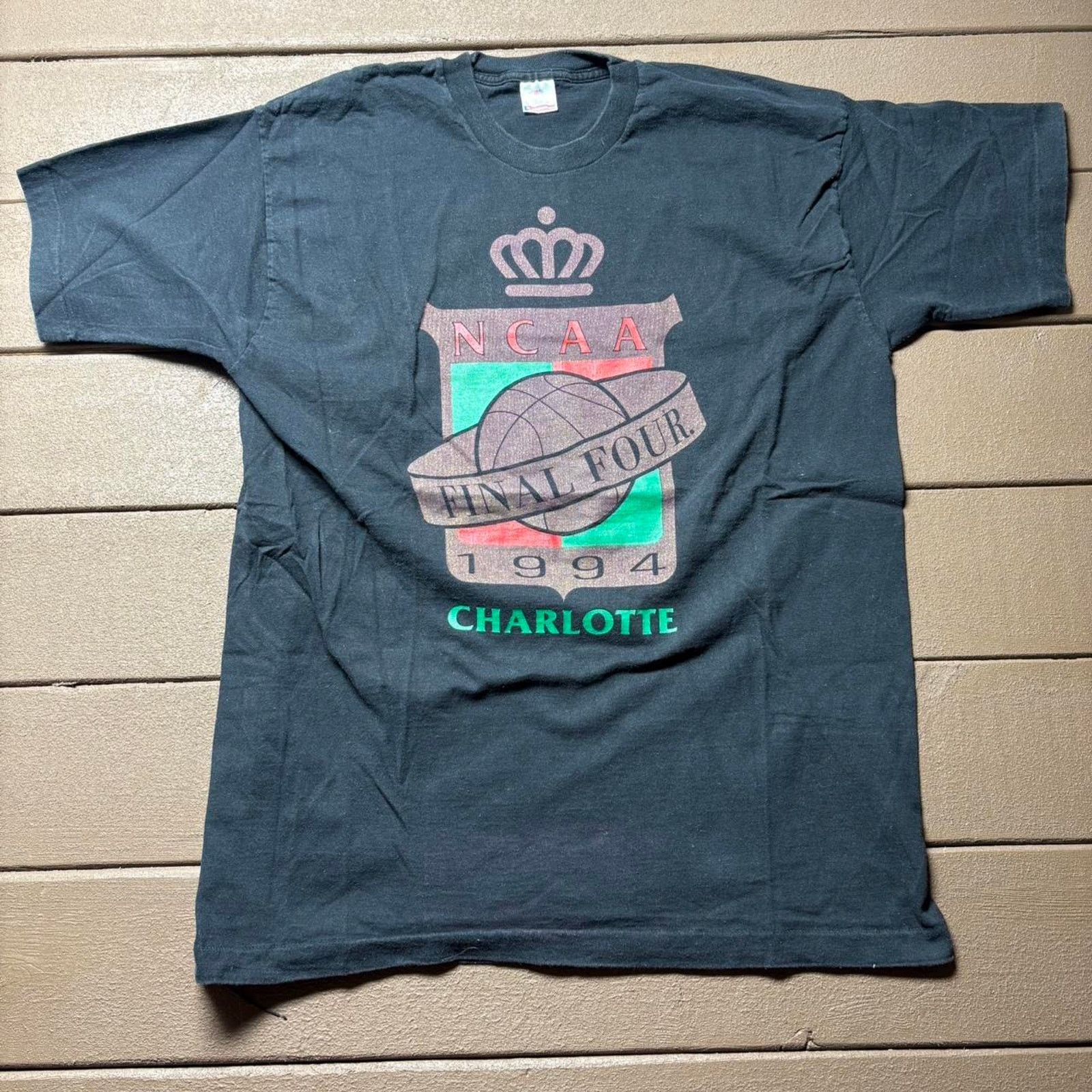 Fruit Of The Loom Vintage 1994 NCAA Final Four Charlotte T Shirt Size US XL / EU 56 / 4 - 1 Thumbnail