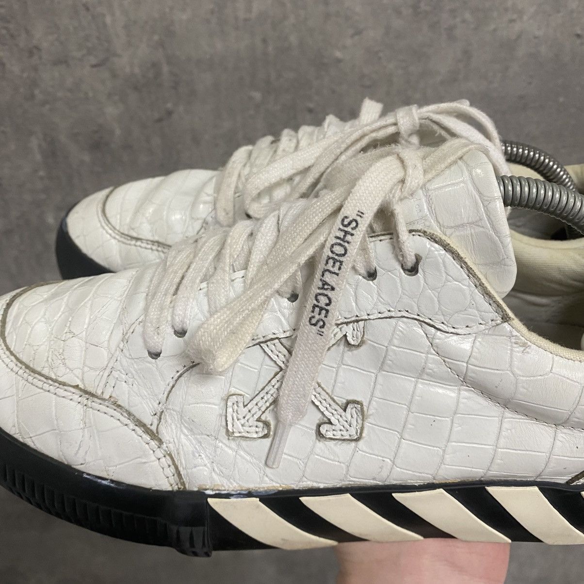 Off-White Off White Vulcanized Low Top White Sneakers Size US 8 / EU 41 - 9 Thumbnail