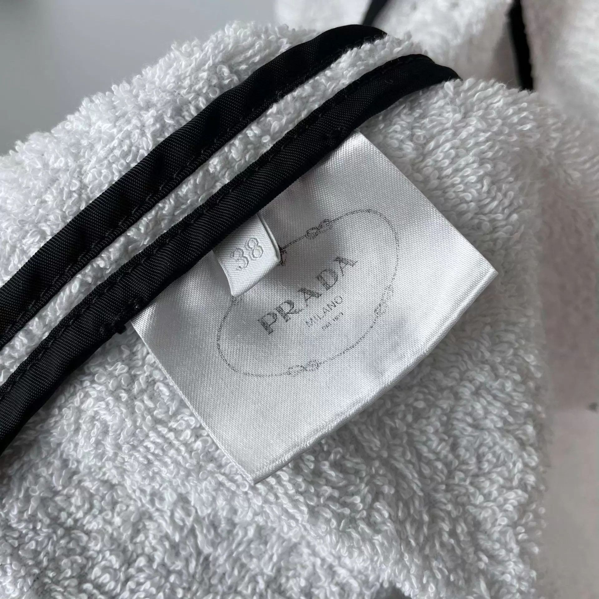 Prada Prada white hoodie size 38 Size XS / US 0-2 / IT 36-38 - 7 Thumbnail