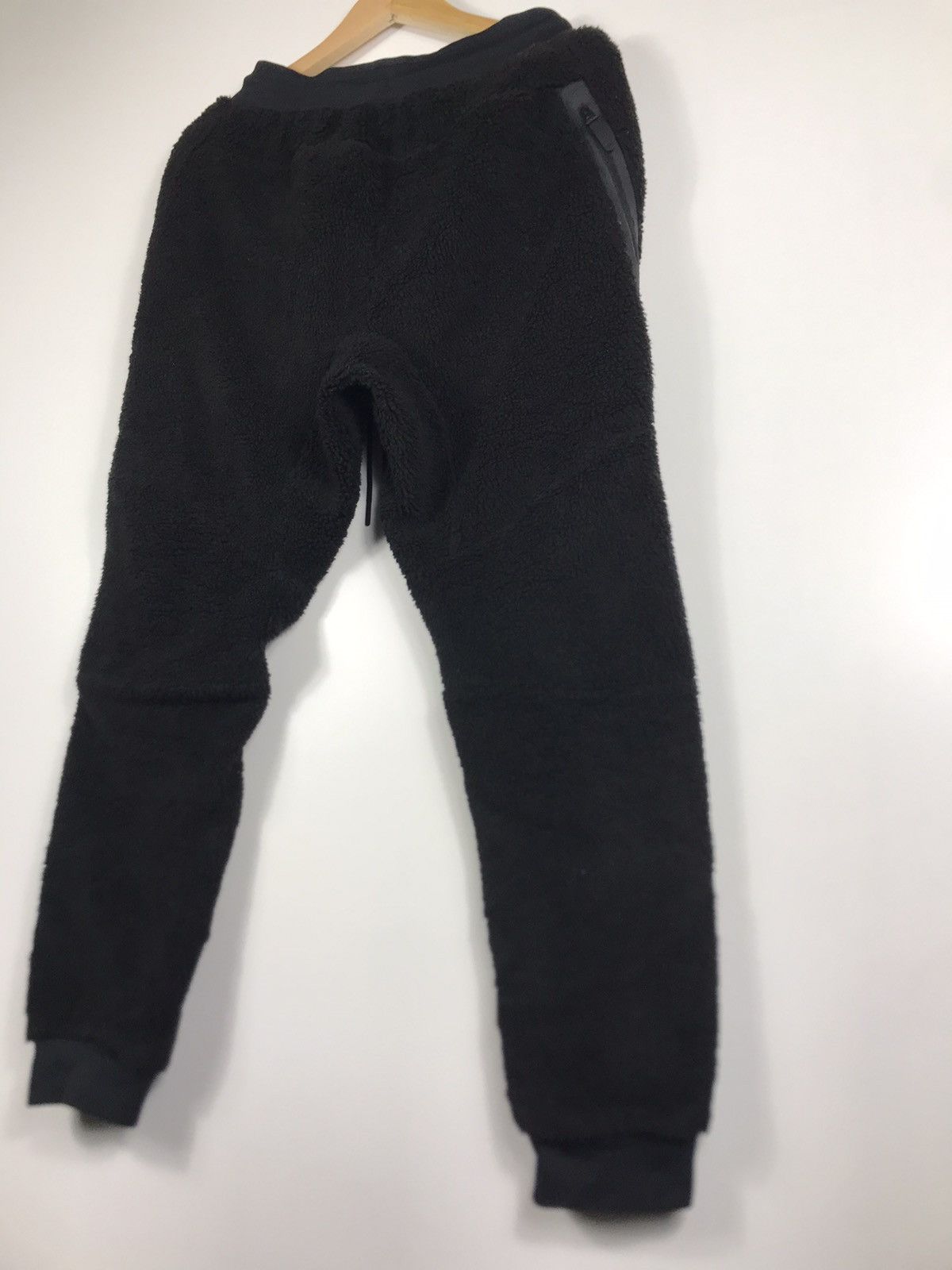 Nike 🔥Nike Embroidered Sherpa Fleece Zipper Sweatpants Size US 33 - 13 Thumbnail